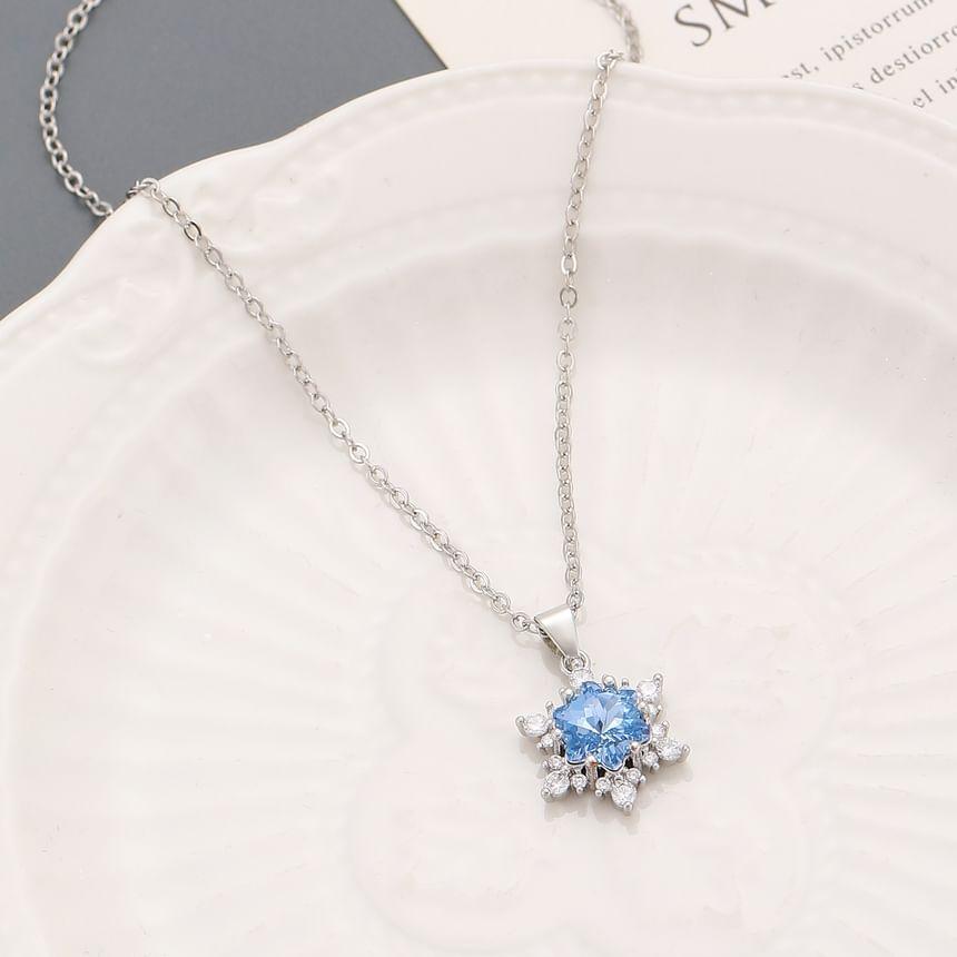 Snowflake Faux Pearl Alloy Lariat Necklace Product Image