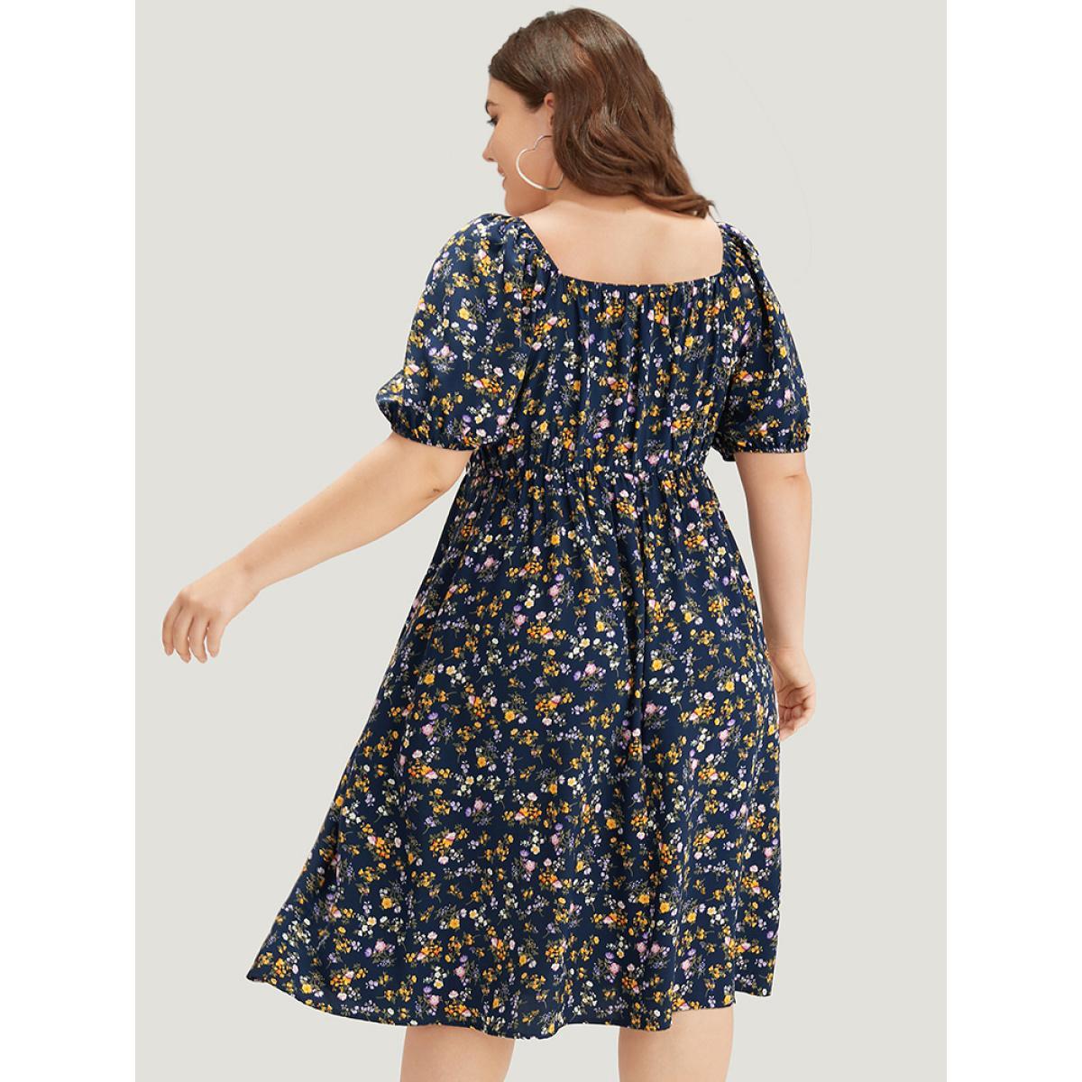 Plus Size Ditsy Floral Ruched Square Neck Puff Sleeve Dress Navy Women Office Elastic cuffs Square Neck Short sleeve Curvy Midi Dress BloomChic 26/4X Product Image