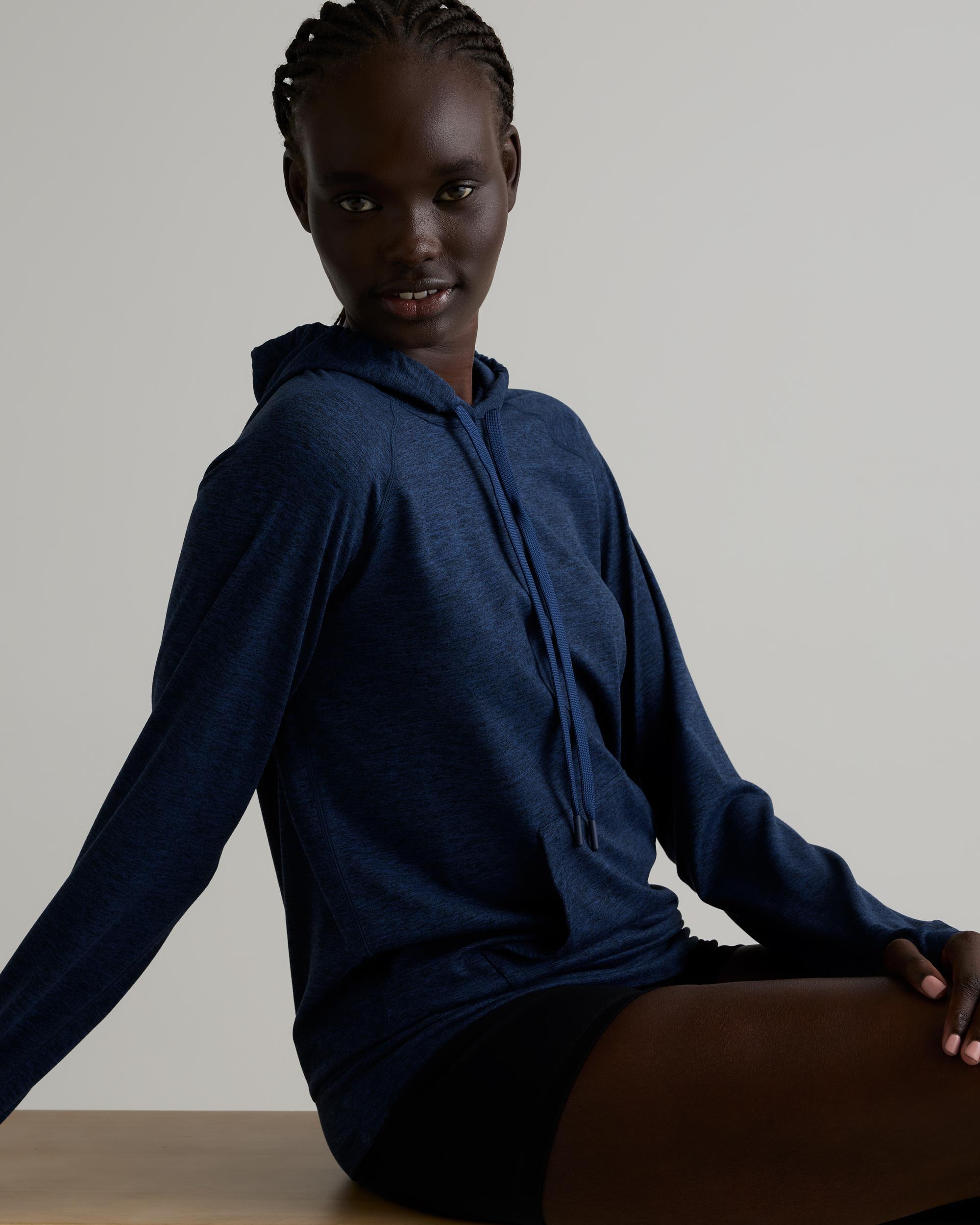 Quince | Women's Super Soft Performance Pullover Hoodie in Navy, Flowknit Activewear, Size XL, Recycled Polyester Product Image