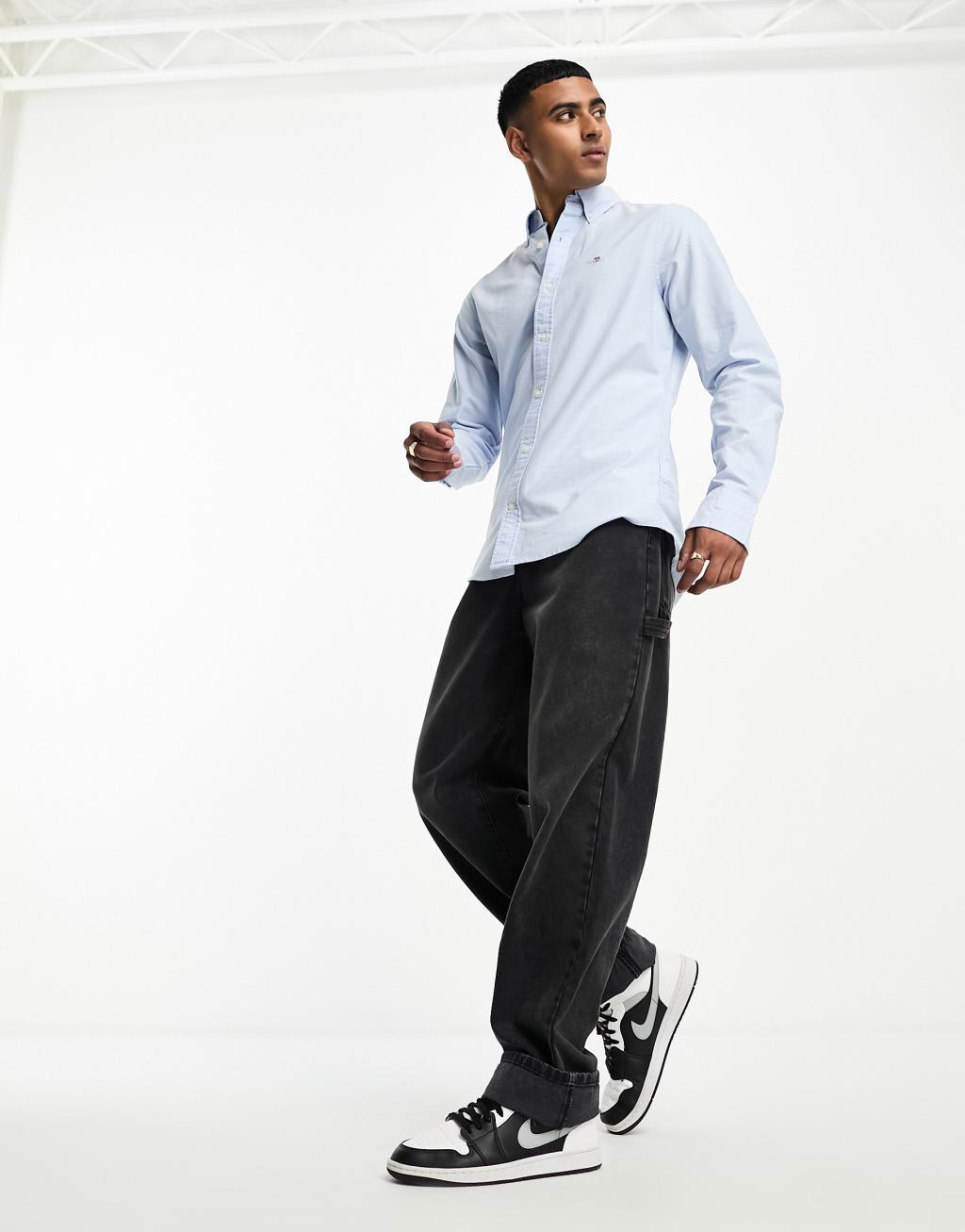GANT icon logo slim fit oxford shirt in light blue Product Image