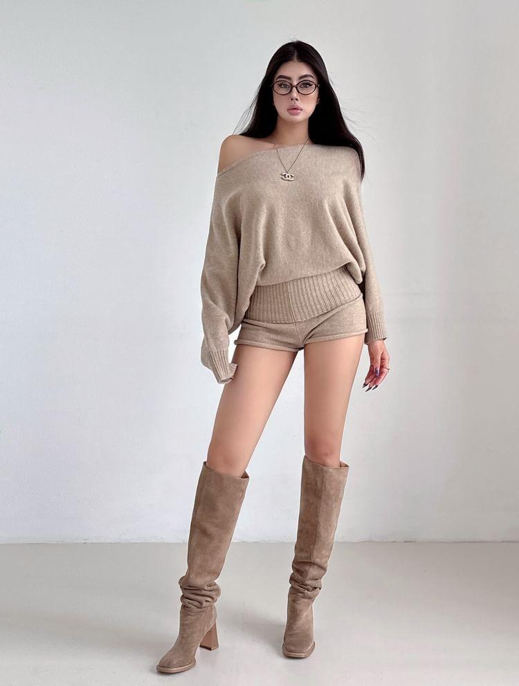Cold-Shoulder Long-Sleeve Plain Sweater / Low Rise Knit Shorts Product Image