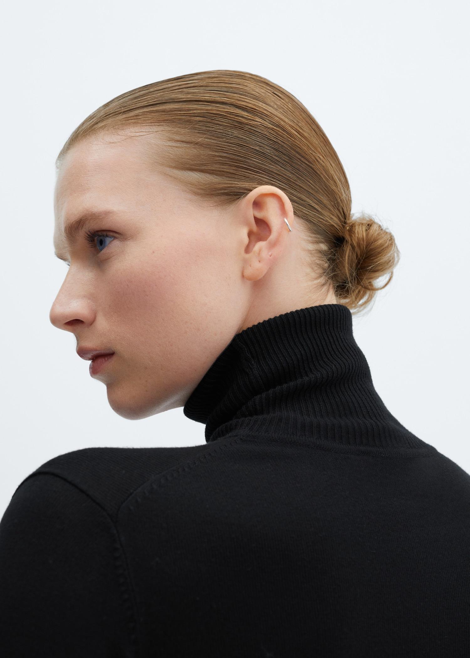 Fine-knit turtleneck sweater - Women | MANGO USA Product Image