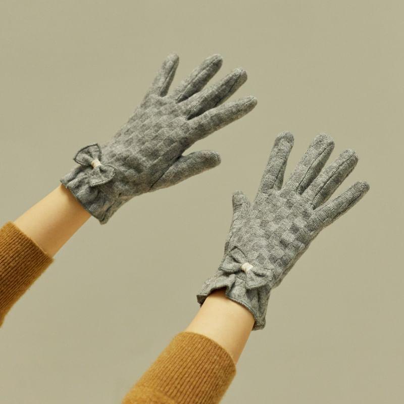 Bow Checker Touchscreen Gloves Product Image