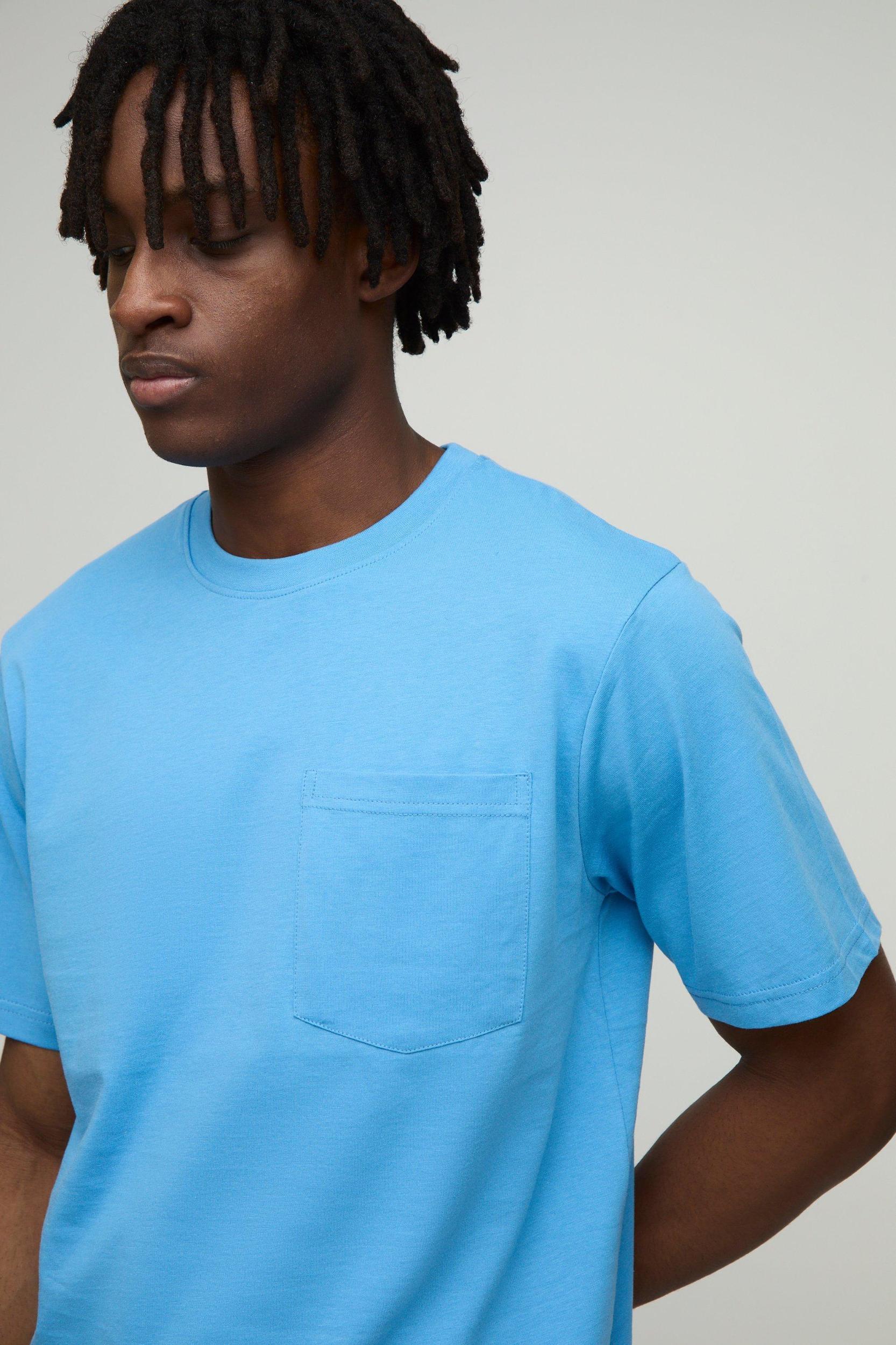 Regular Fit Basic Crew Neck Pocket T-Shirt | boohooMAN USA Product Image