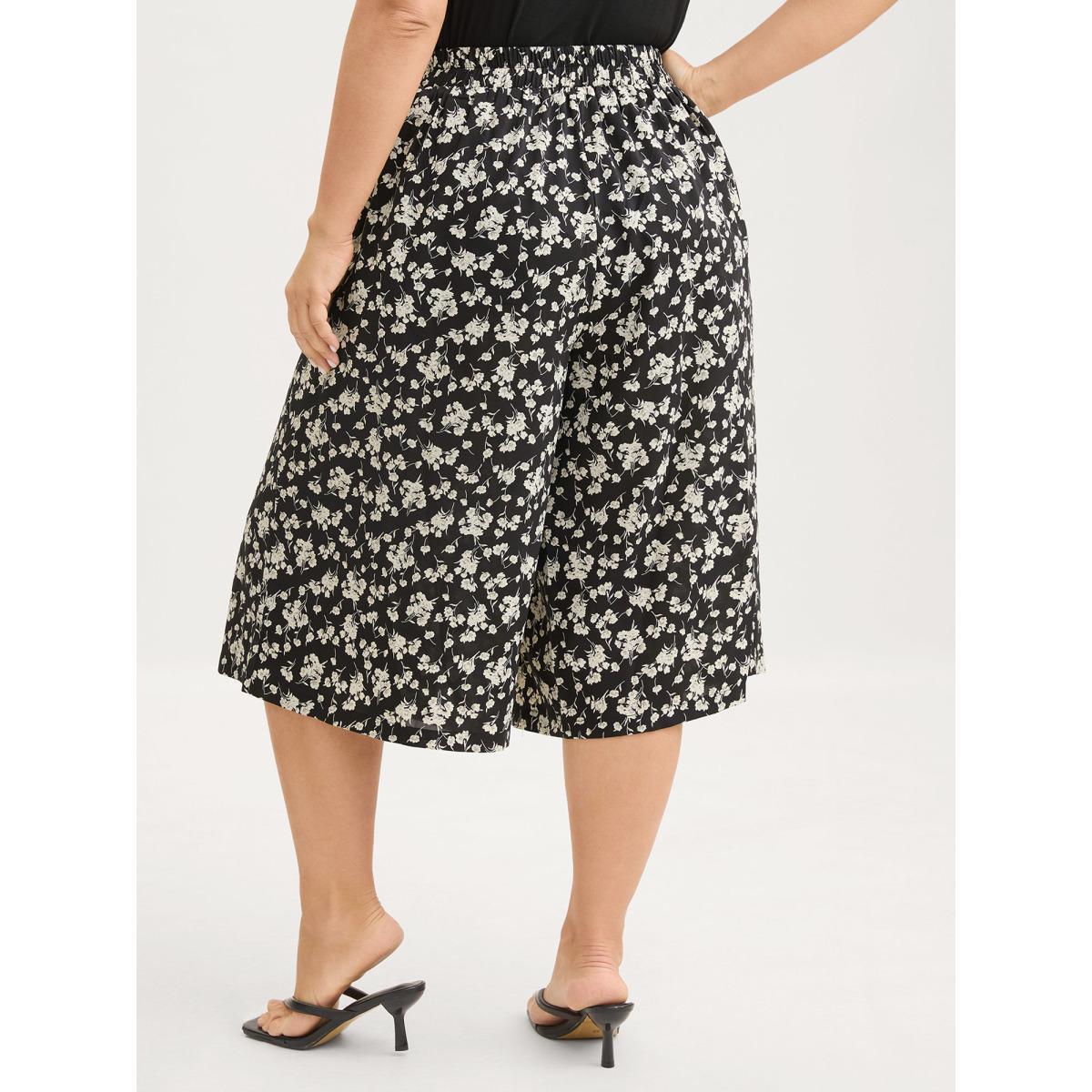 Plus Size Floral Print Wide-Leg Cropped Pants Women BlackFlower Loose Mid Rise Everyday-Elegant Pants BloomChic 12/L Product Image