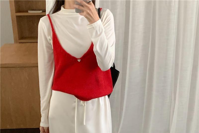 Long-Sleeve Mock Neck Top / V-Neck Crop Camisole Top Product Image