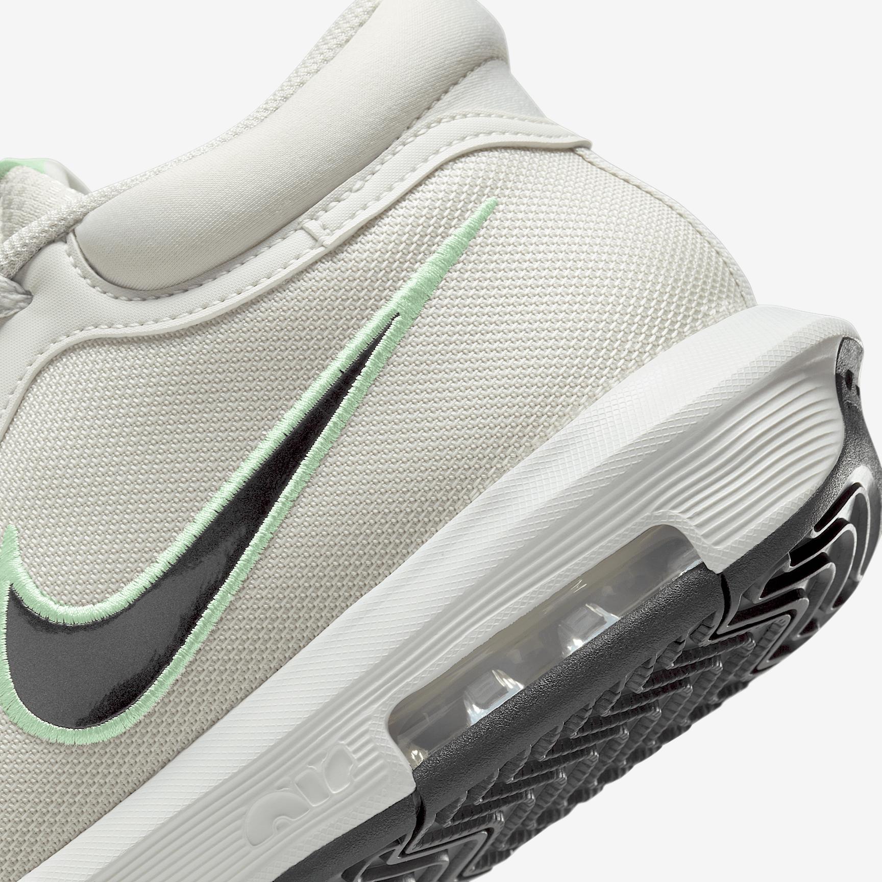 LeBron Witness VIII Basketball Shoes Product Image