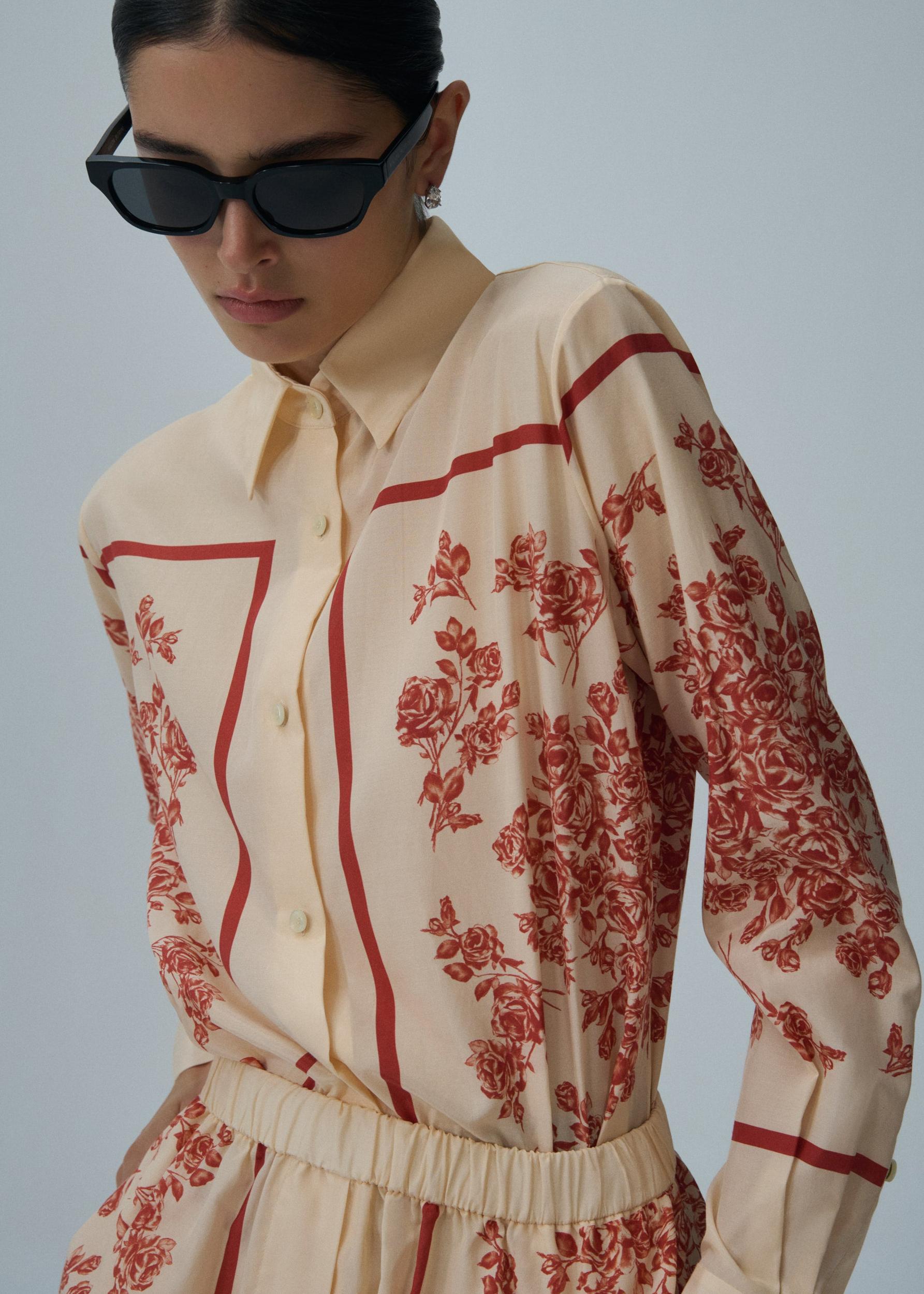 Silk scarf floral print shorts in beige Product Image