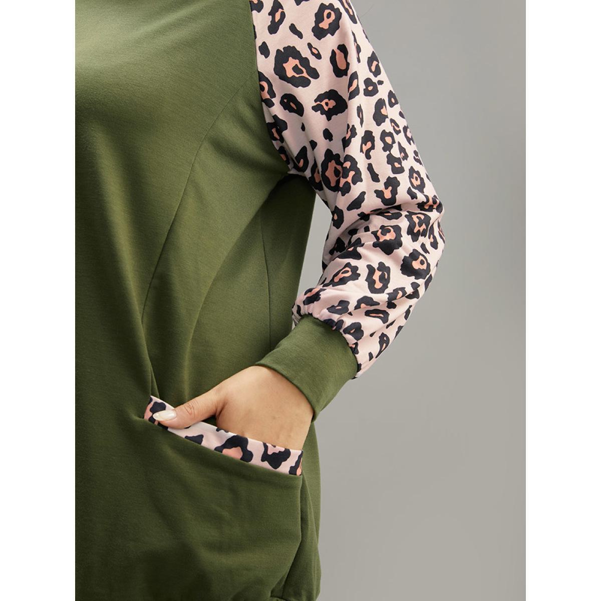 Plus Size Leopard Print Patchwork Contrast Pocket Raglan Sleeve Sweatshirt Women Green Casual Elastic cuffs Round Neck Dailywear Sweatshirts BloomChic 30/6X Product Image