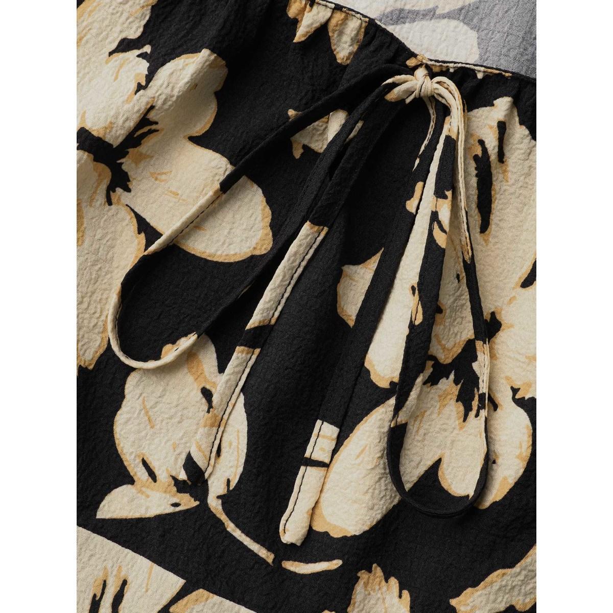 Plus Size Square Neck Silhouette Flower Ruffled Dress Black Women Resort Tie knot Square Neck Long Sleeve Curvy BloomChic 28/5X Product Image