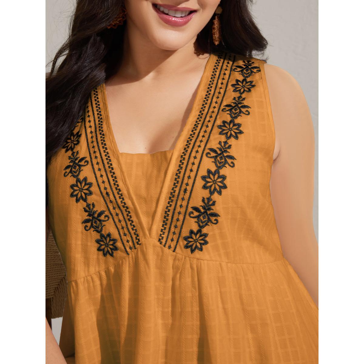 Plus Size Pure Cotton Jacquard Embroidered Tank Top Women Yellowishbrown Texture Square Neck Vacation Tank Tops Camis BloomChic 28/5X Product Image