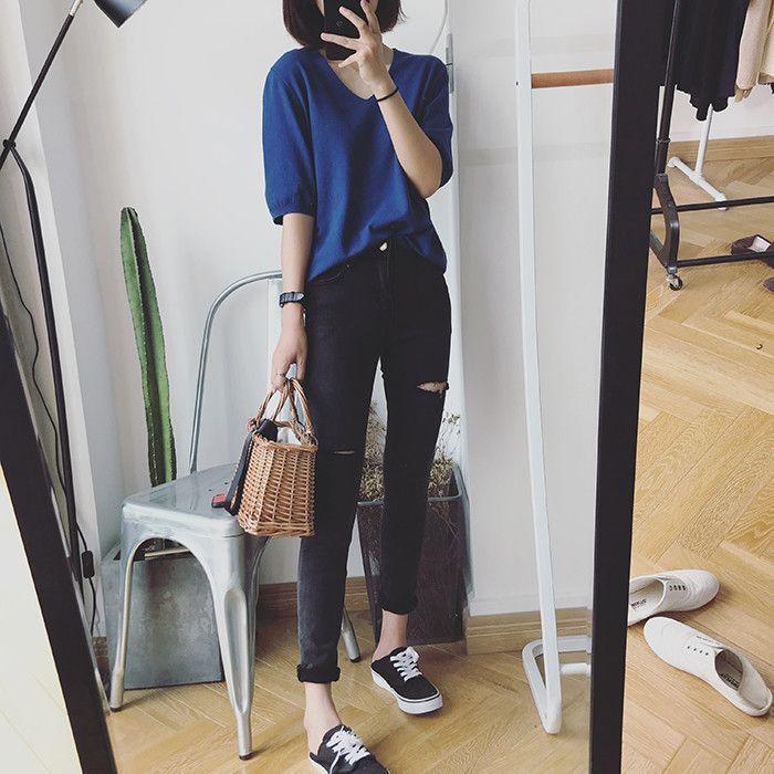 Elbow-Sleeve V-Neck Knit Top Product Image