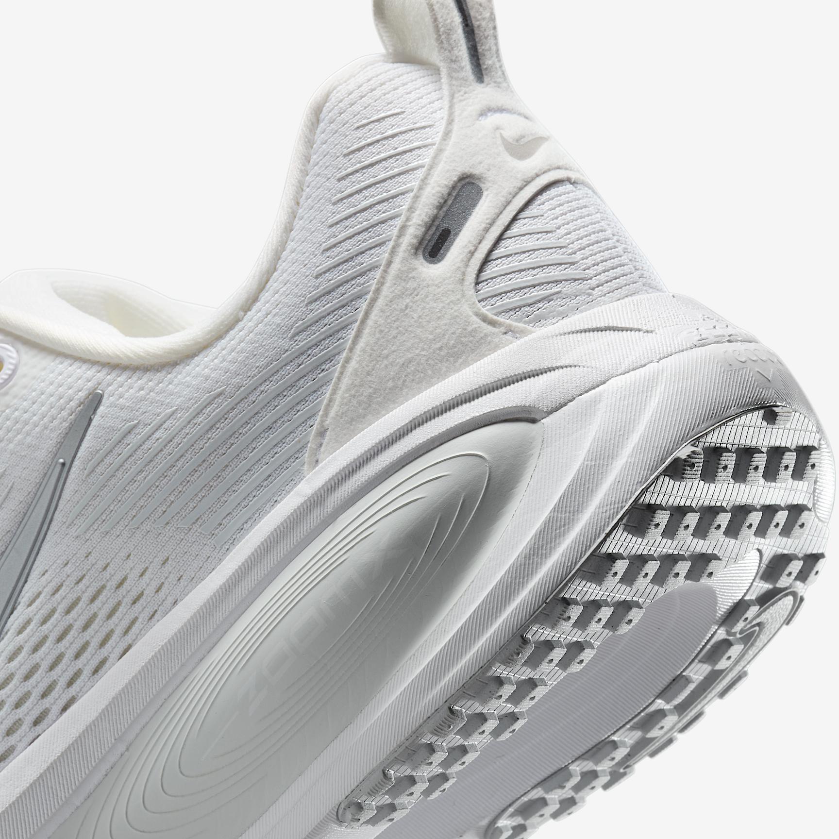 Nike Women's Vomero 18 Road Running Shoes Product Image