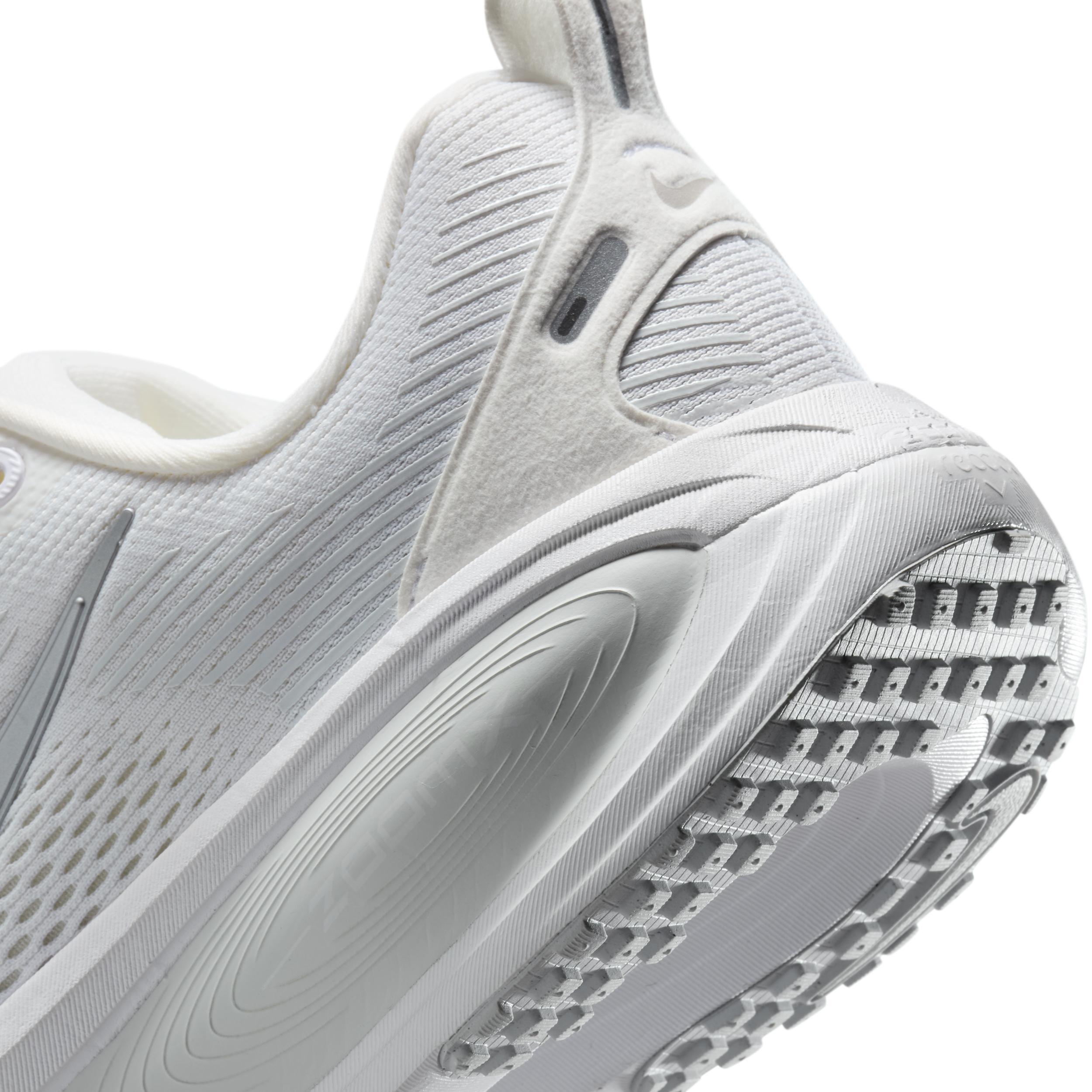 Nike Women's Vomero 18 Road Running Shoes Product Image