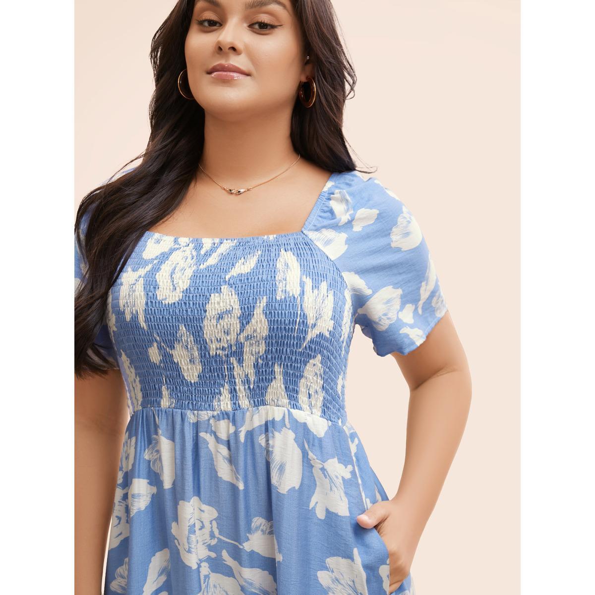 Plus Size Square Neck Silhouette Floral Print Shirred Dress LightBlue Women Elegant Shirred Square Neck Short sleeve Curvy BloomChic 28/5X Product Image