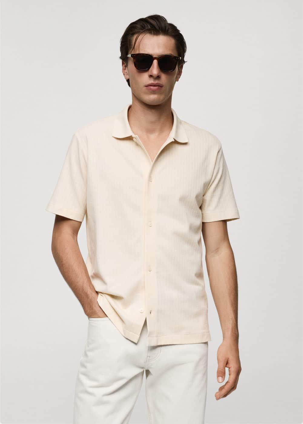 Regular-fit textured buttoned polo shirt - Men | MANGO USA Product Image