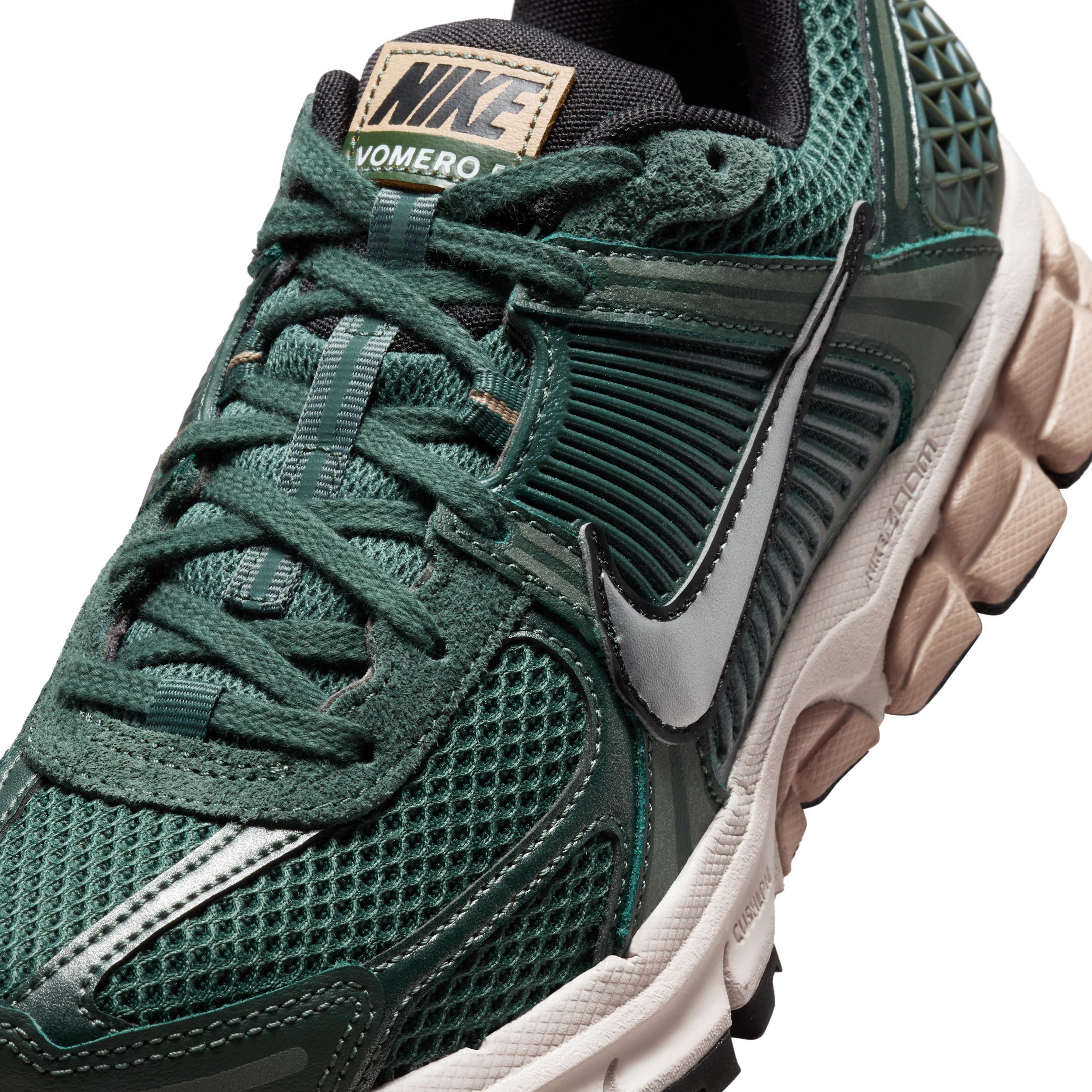 Nike Womens Zoom Vomero 5 Casual Shoes Product Image