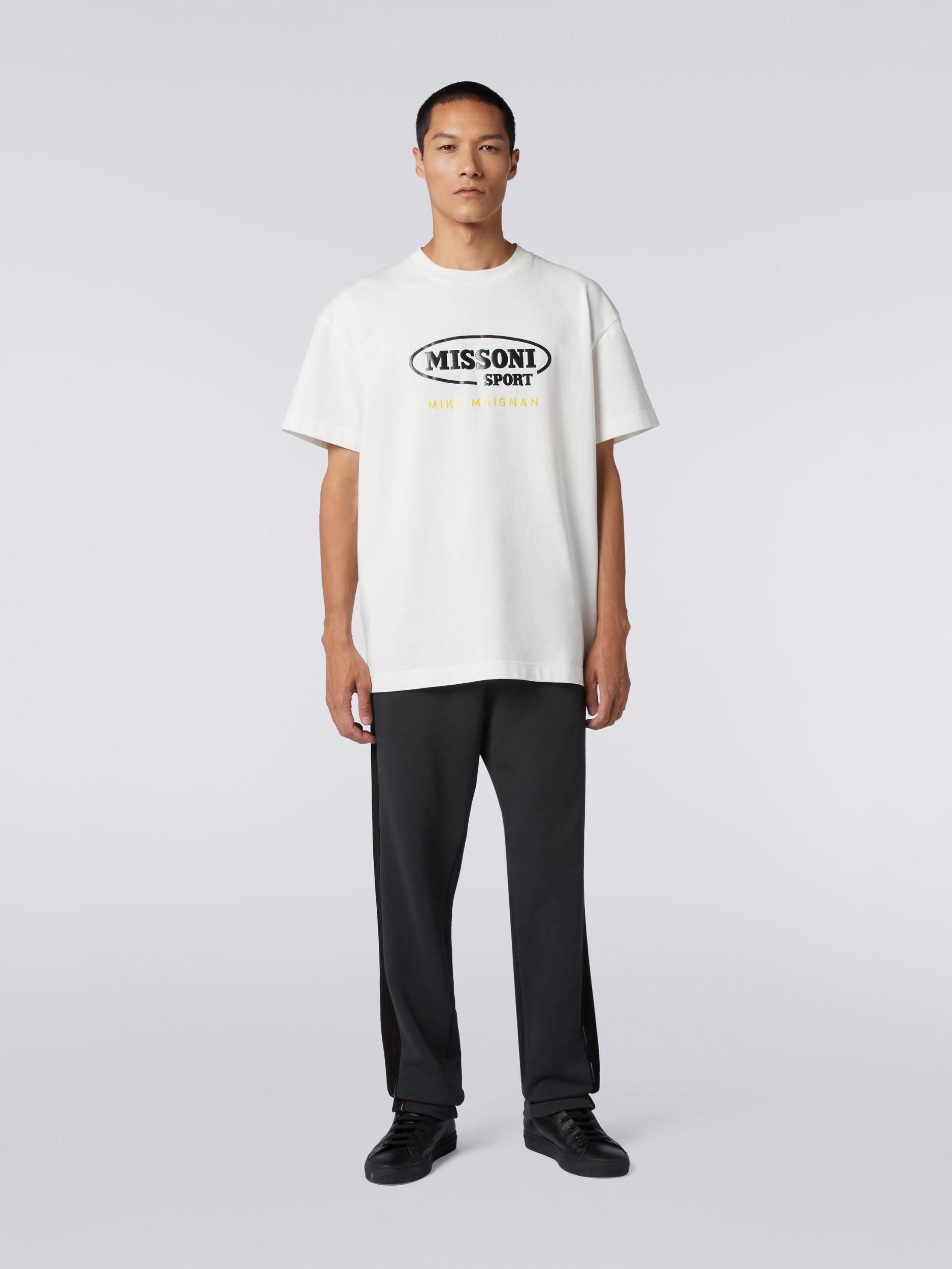 Men's Adaptive Seated Fit Straight Leg Chino Pants - Goodfellow & Co™ Black 33x34: Cotton Spandex Blend Product Image