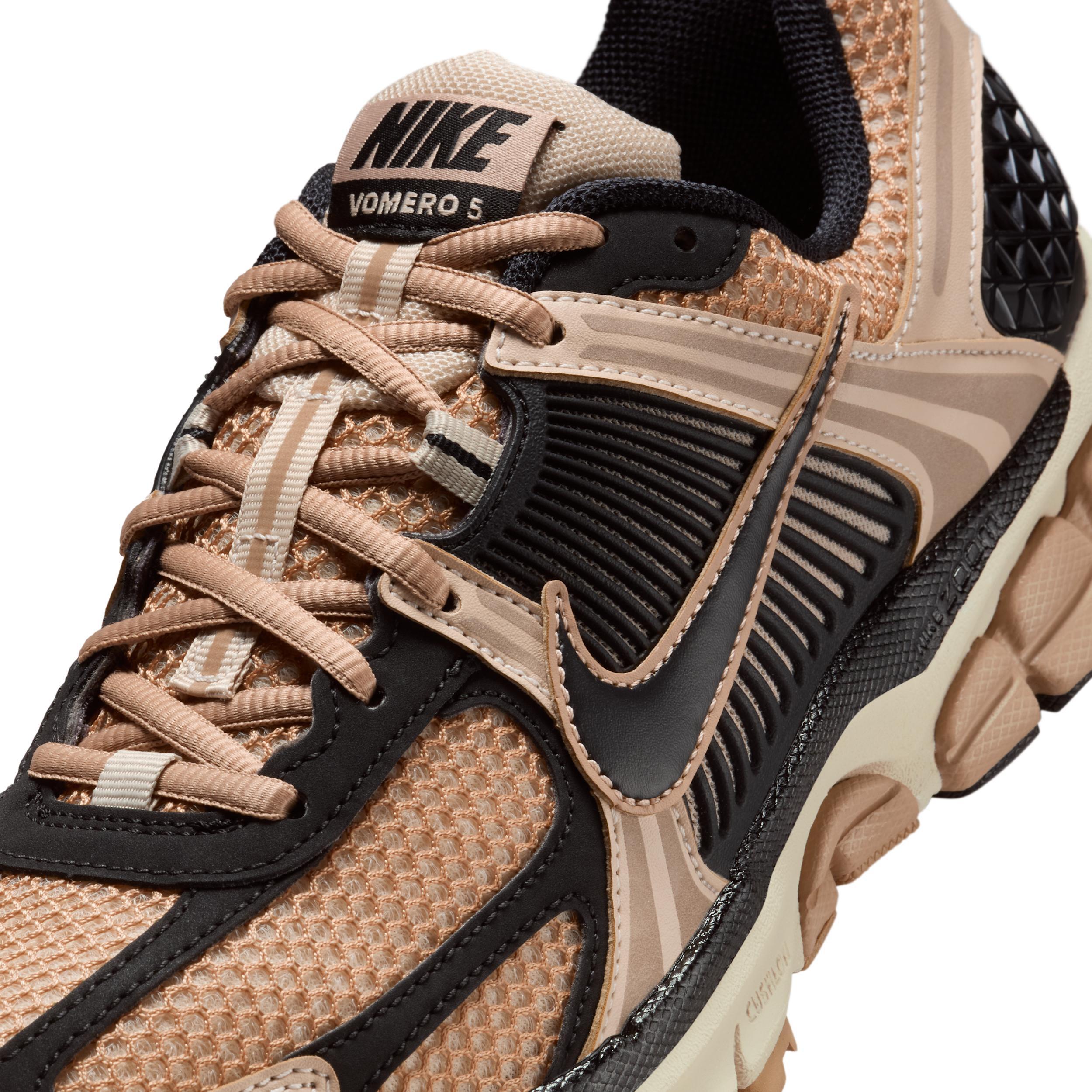 Nike Women's Zoom Vomero Shoes Product Image