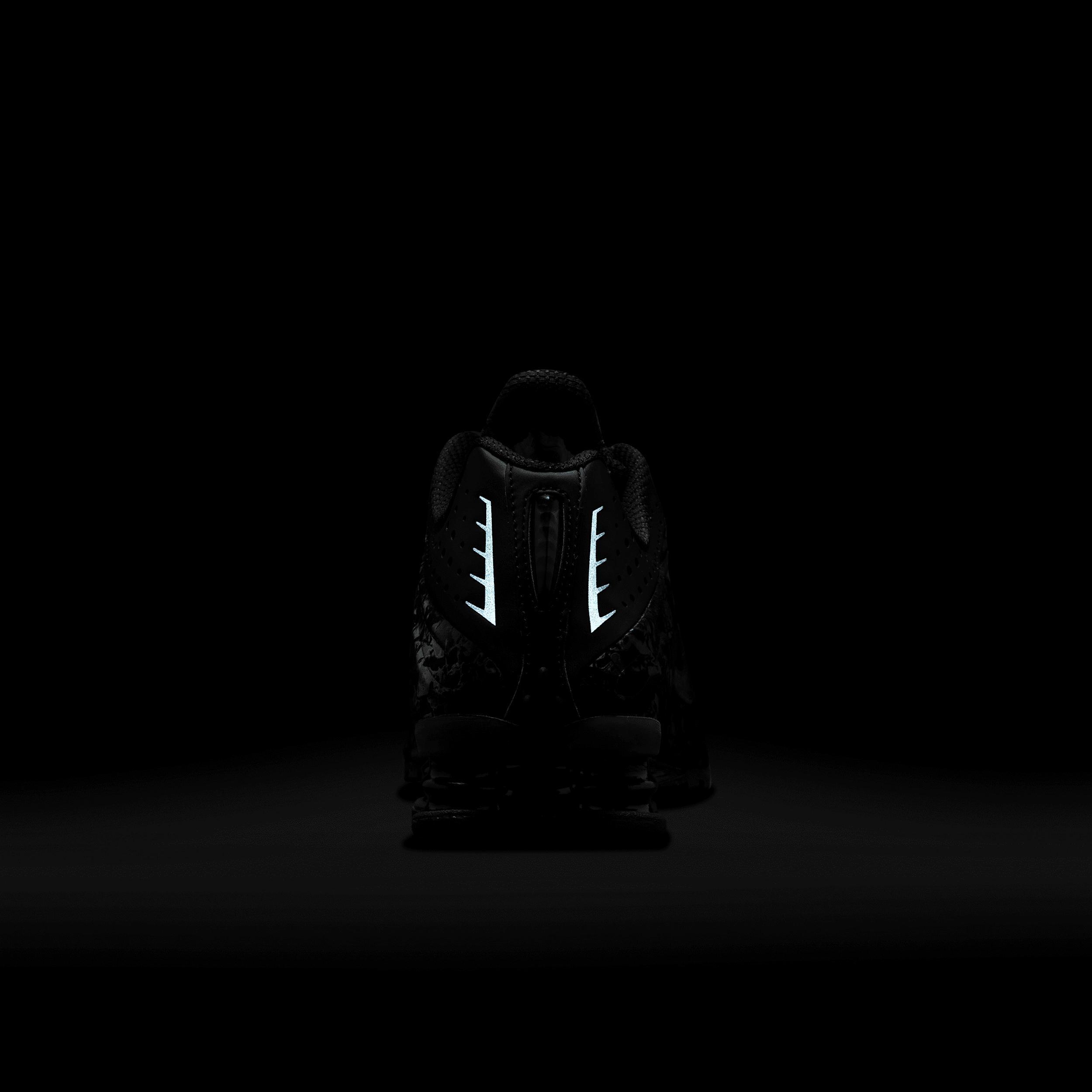 Nike Womens Shox R4 Casual Shoes Product Image