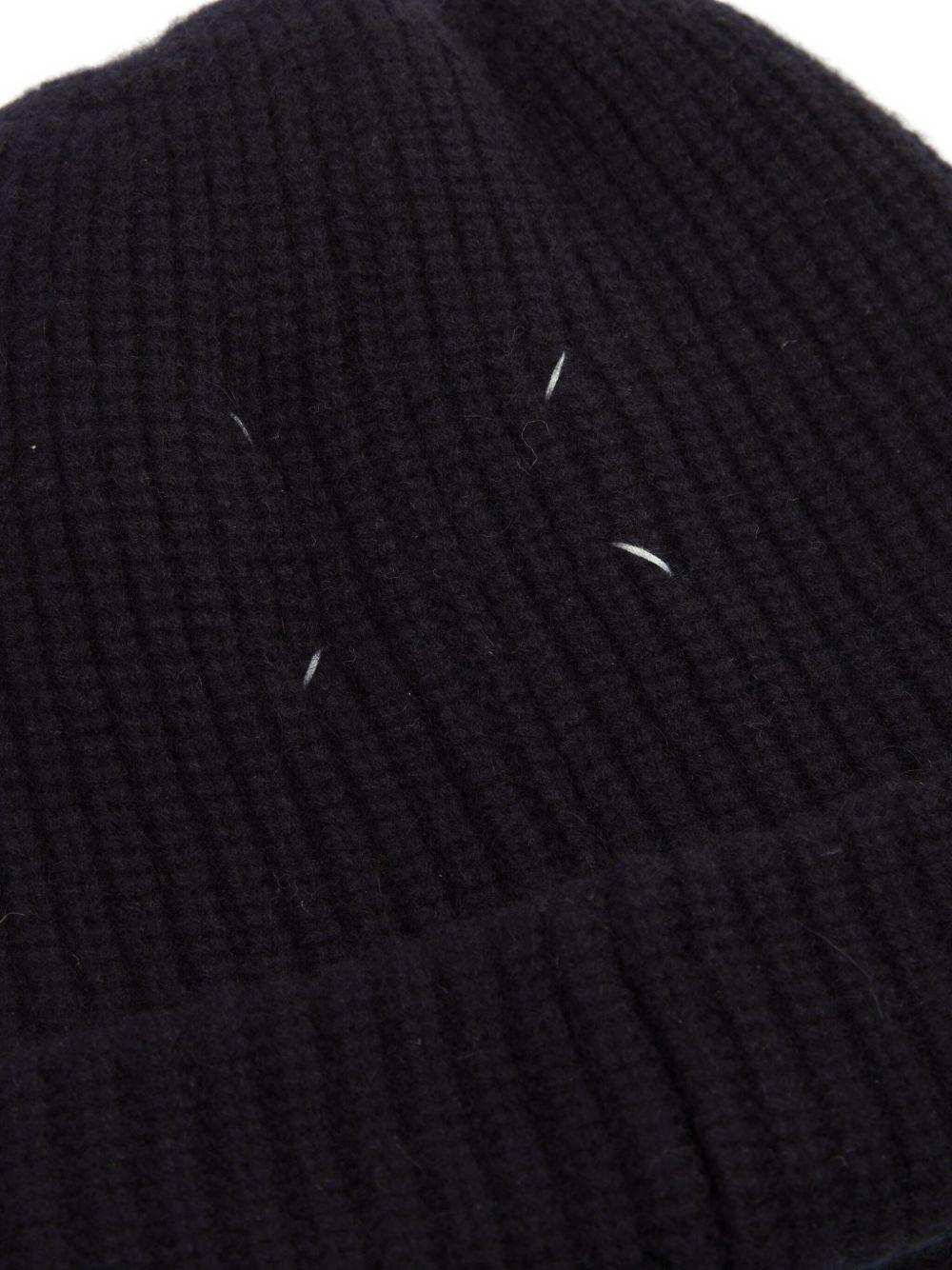 knitted beanie Product Image