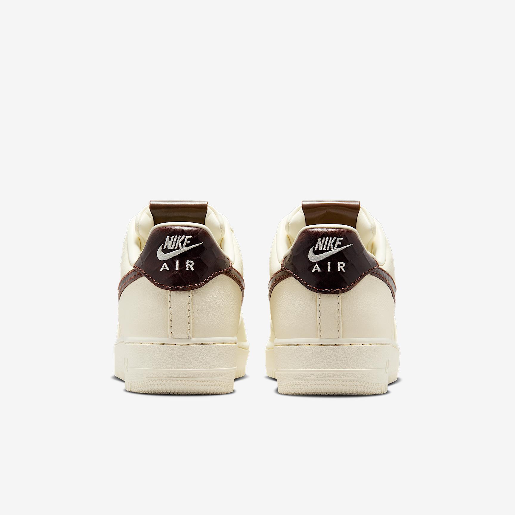 Nike Men's Air Force 1 '07 Shoes Product Image