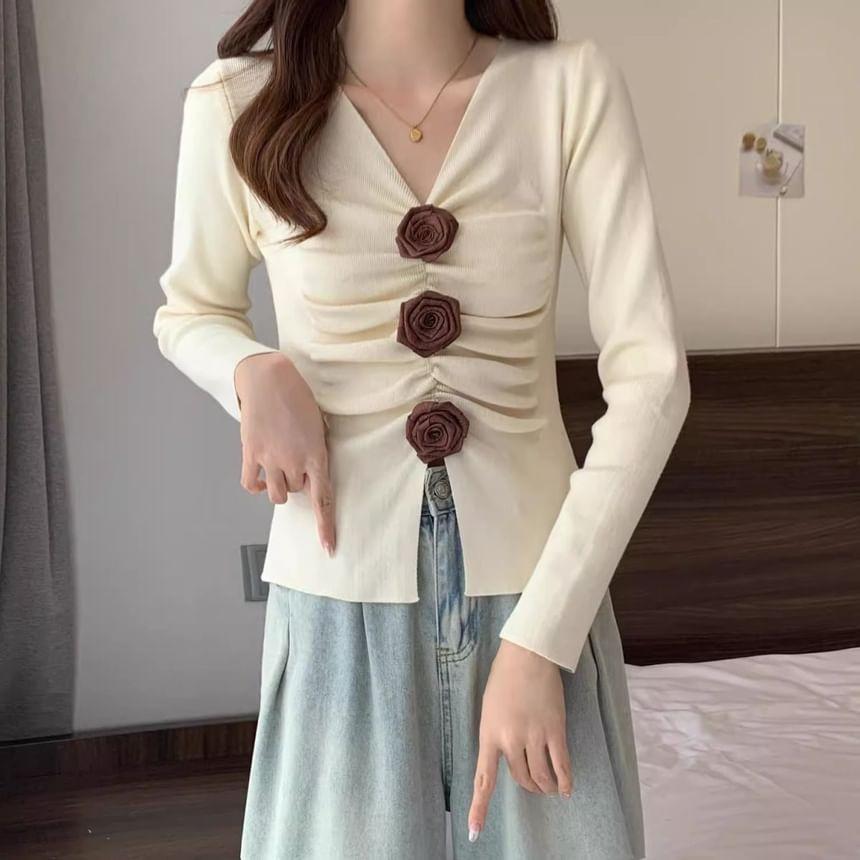 Long-Sleeve V-Neck Plain Ruched Flower Detail Front-Slit Knit Top Product Image