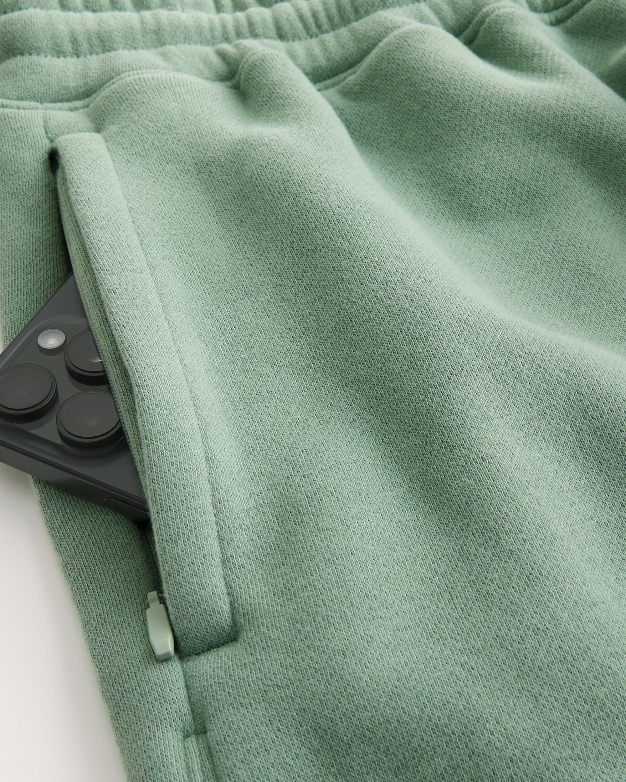 Mid-Thigh Loose Fleece Shorts Product Image