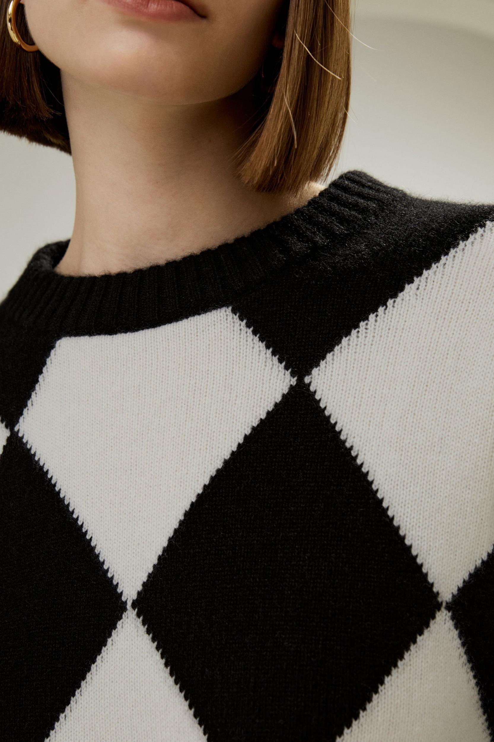 Round Neck Diamond Pattern Cashmere Sweater Product Image