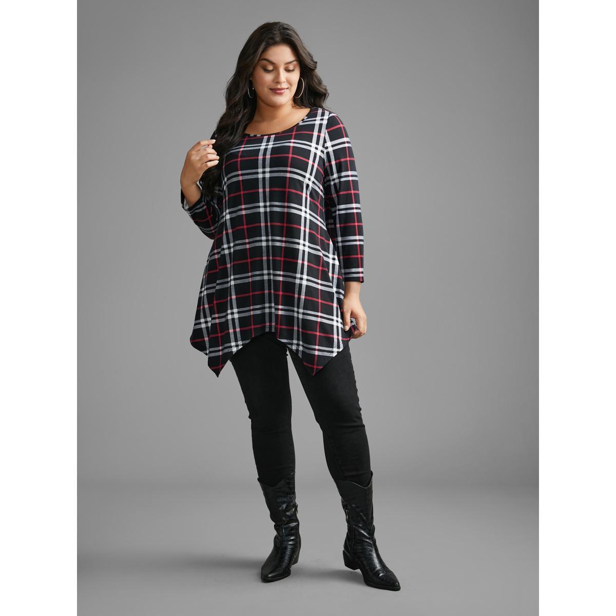 Plus Size Plaid Asymmetrical Hem Pocket T-shirt Black Women Casual Asymmetrical Round Neck Loose Everyday T-shirts BloomChic 26/4X Product Image