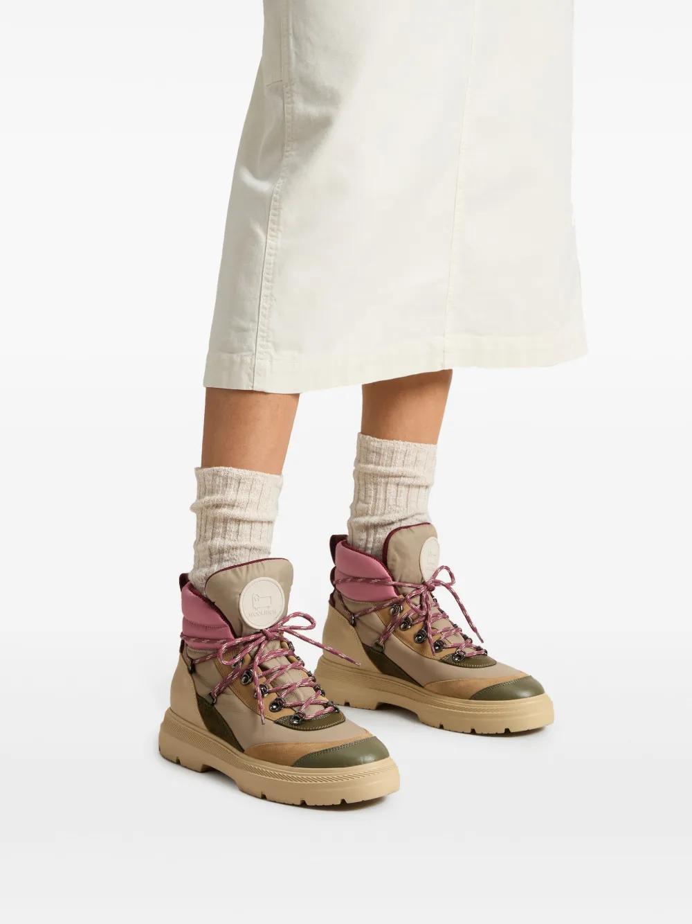 logo-patch military boots Product Image