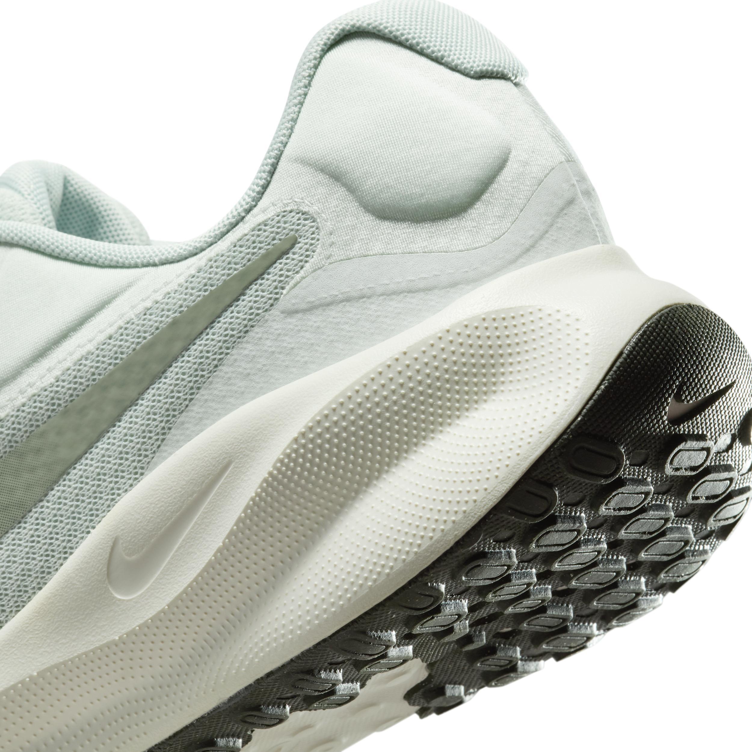 Nike Men's Revolution 7 Road Running Shoes (Extra Wide) Product Image