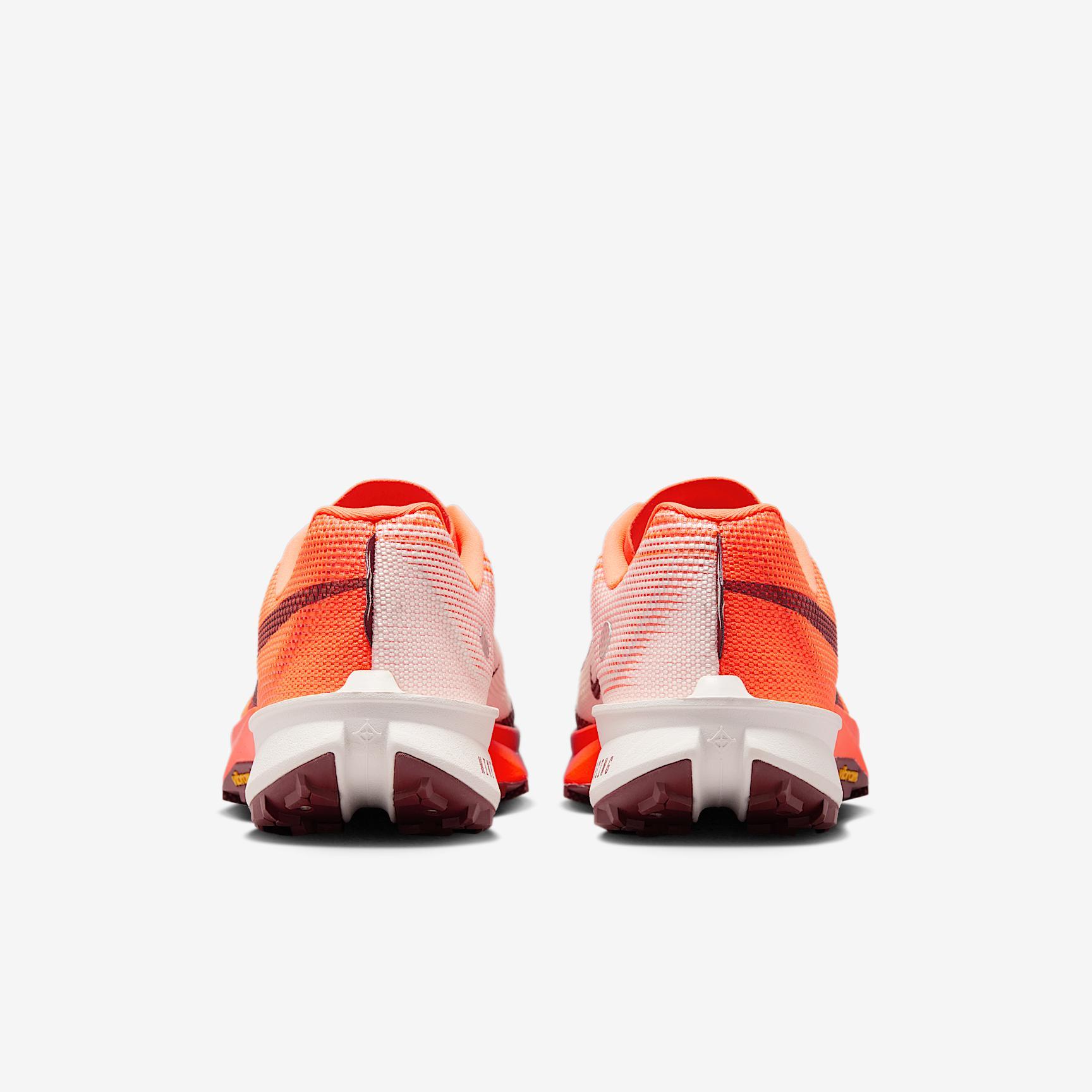 Nike Men's Kiger 10 Trail Running Shoes Product Image