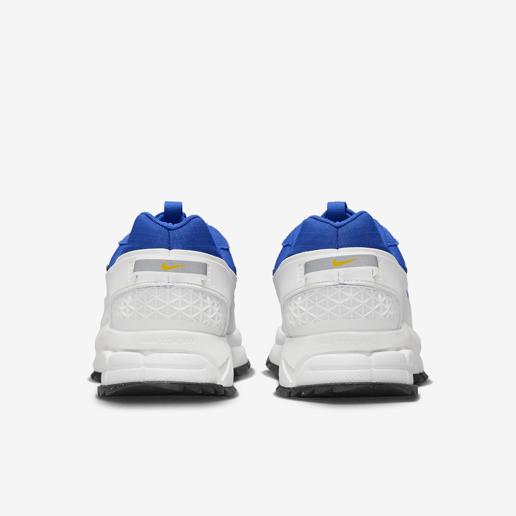 Nike Men's Zoom Vomero Roam Winterized Shoes Product Image