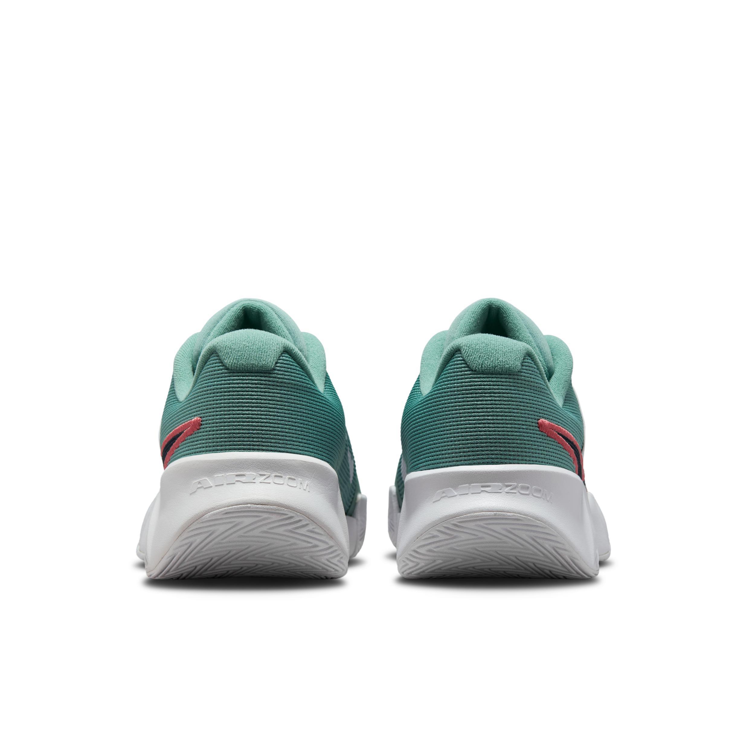 Nike Men's GP Challenge Pro Hard Court Tennis Shoes Product Image