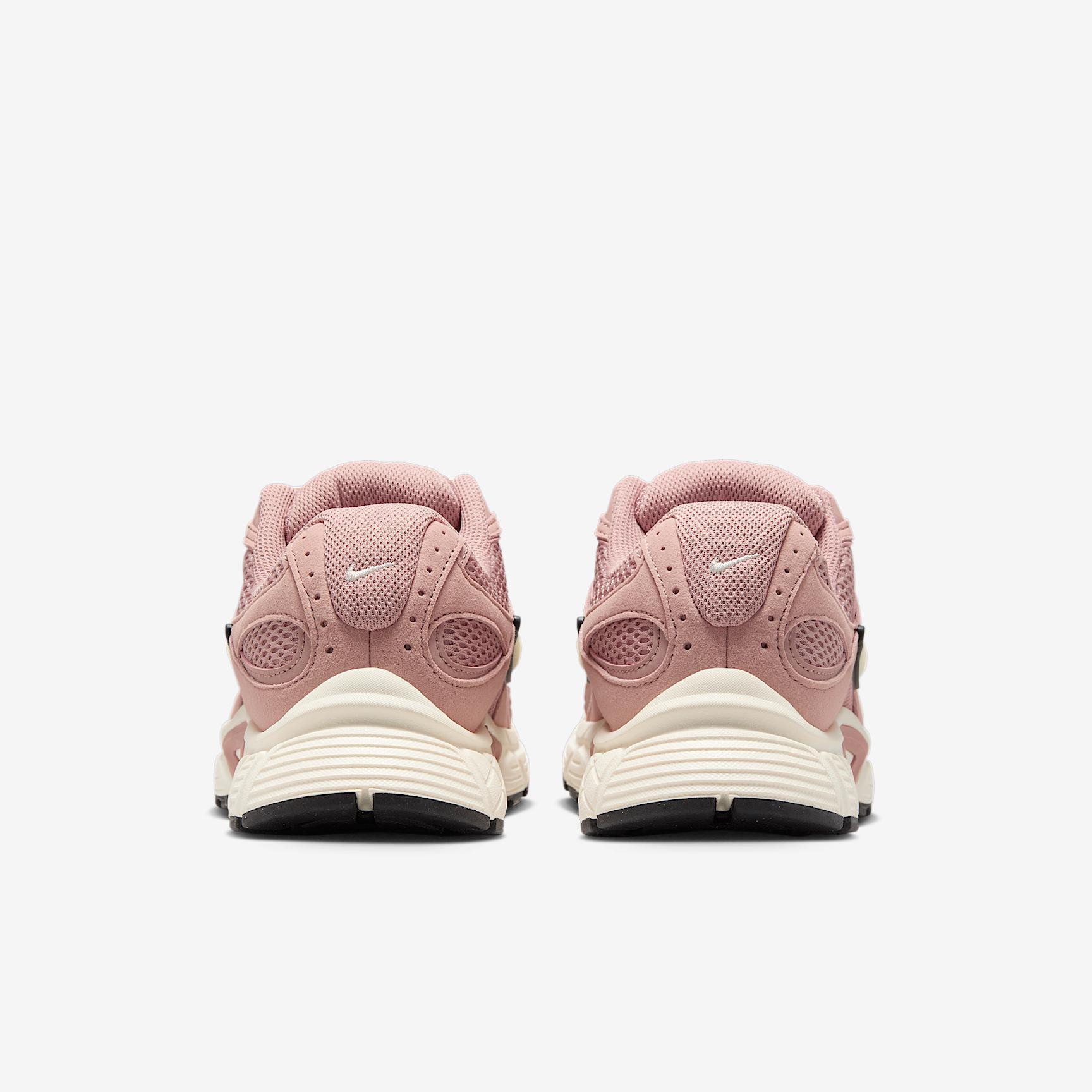 Nike Women's V5 RNR Shoes Product Image