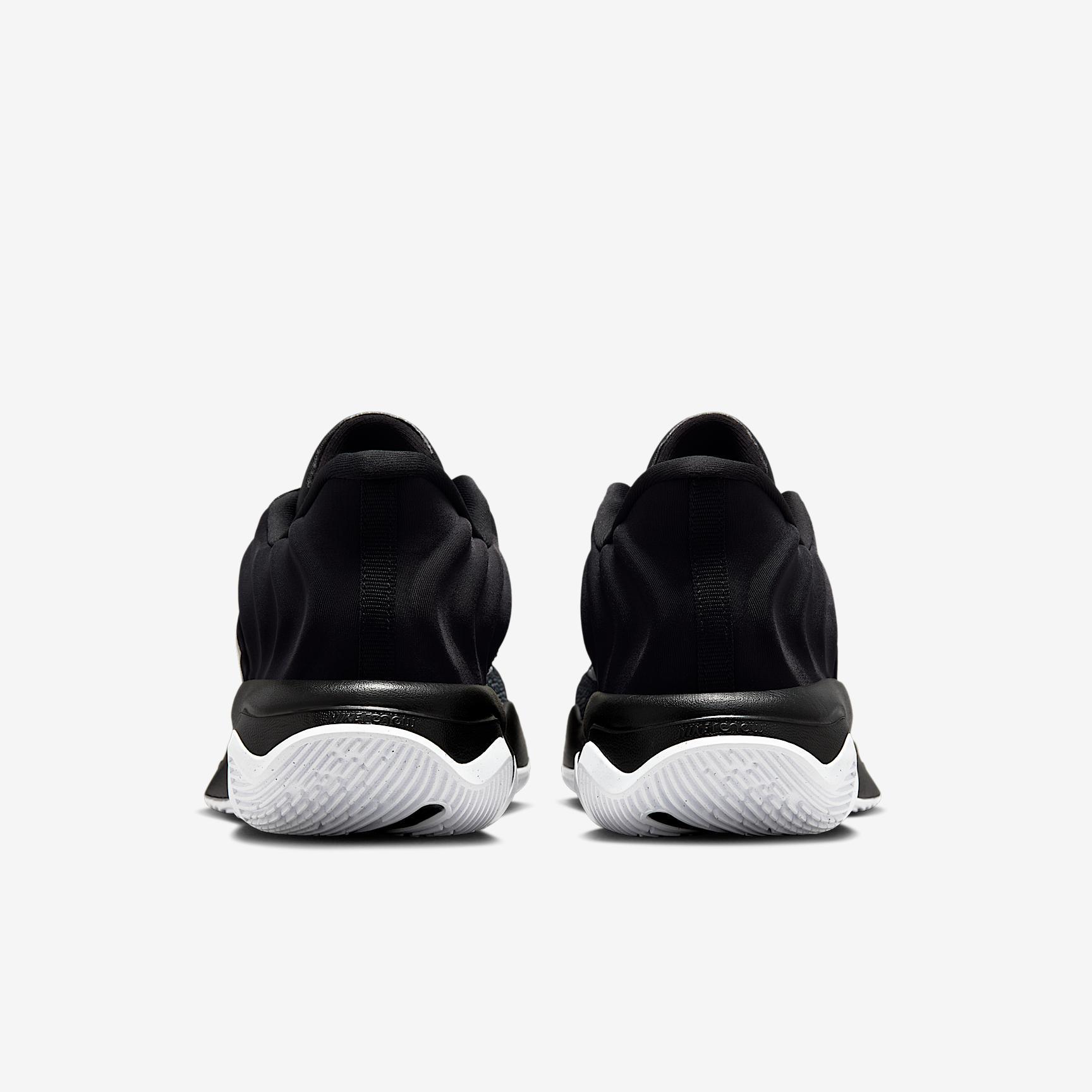 Nike Men's Giannis Immortality 4 Basketball Shoes Product Image