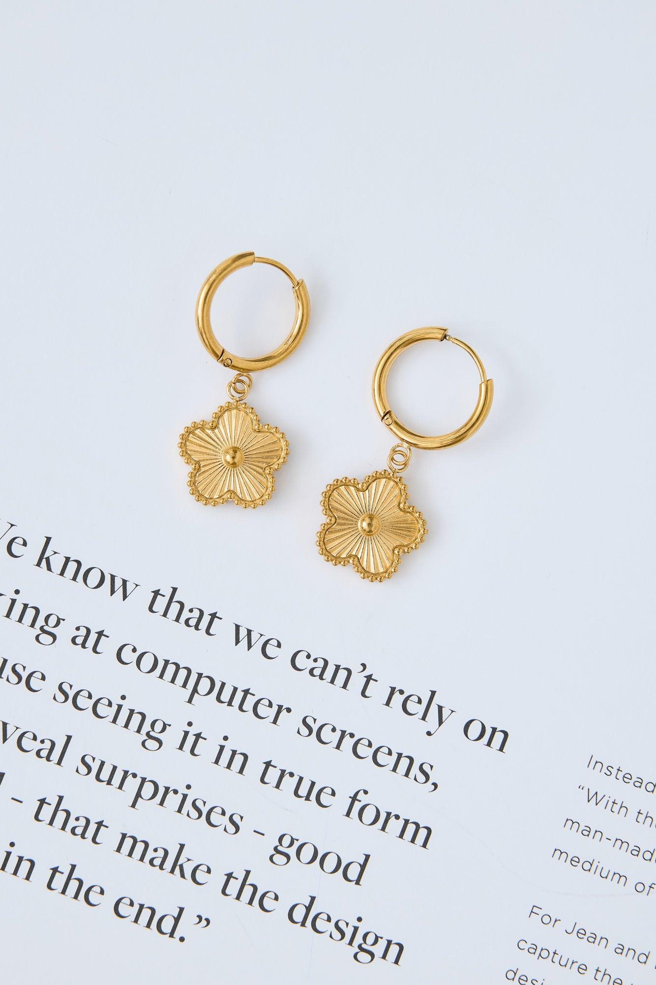 Luxe Glam Earrings Gold Product Image