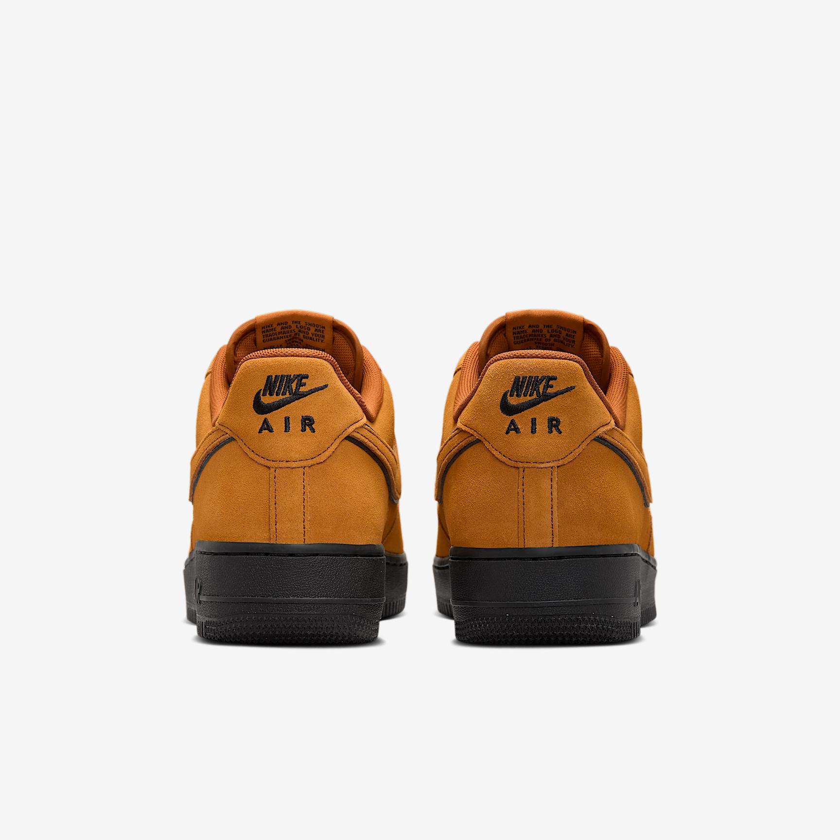 Nike Men's Air Force 1 '07 LV Shoes Product Image