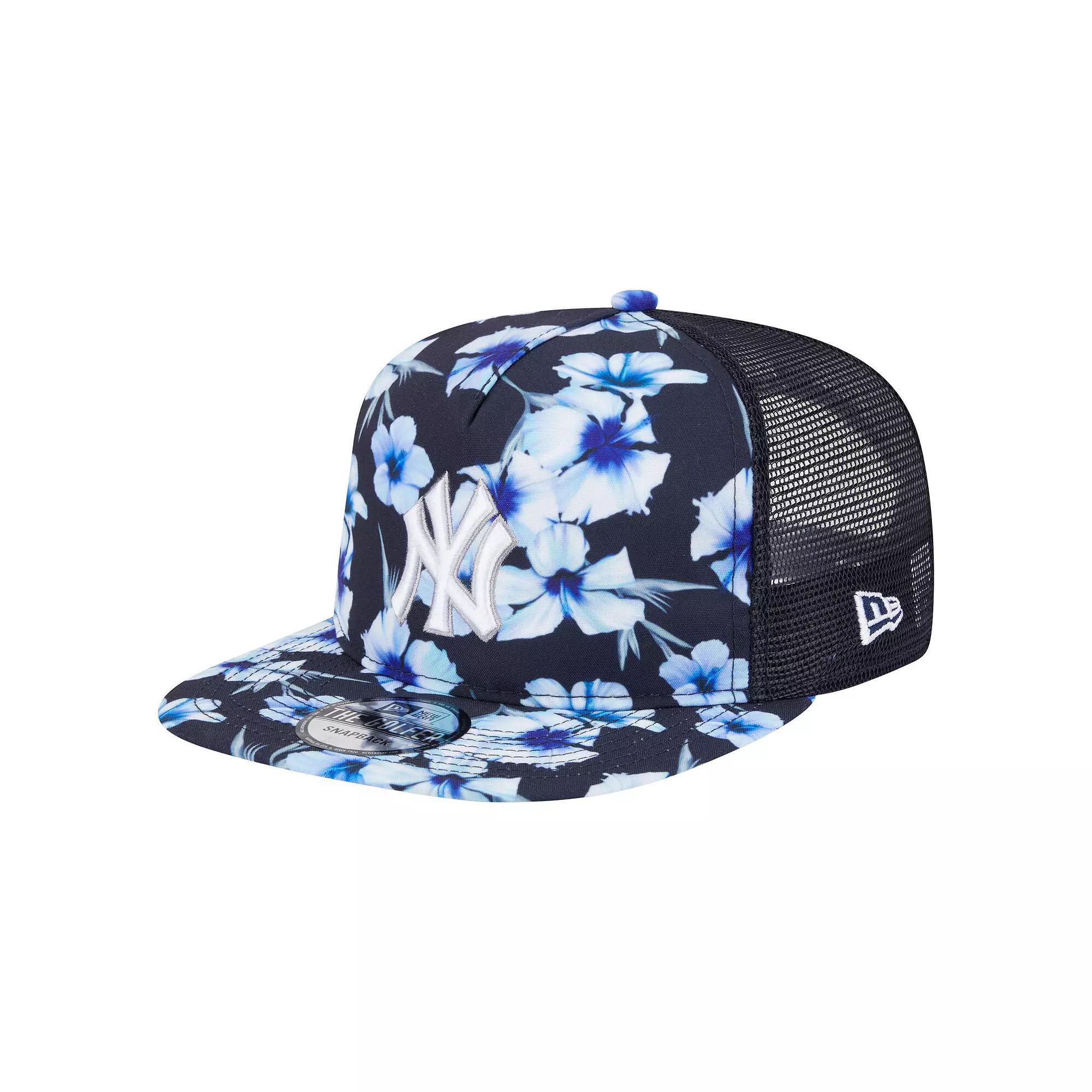 Men's New Era Navy New York Yankees Adventure Pattern Golfer Trucker Snapback Hat, Blue Product Image