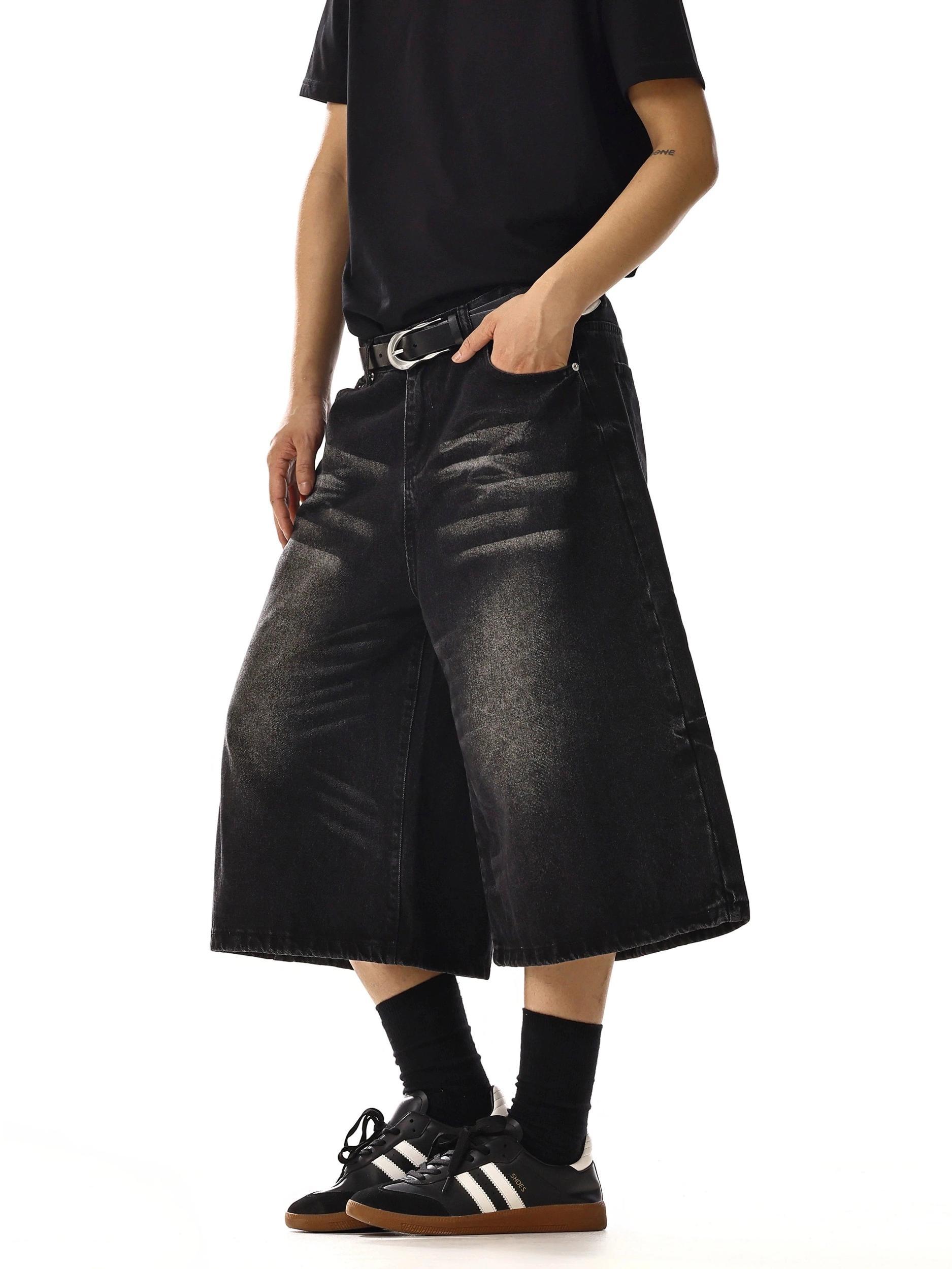 RT No. 18223 WASHED DENIM SHORTS Product Image