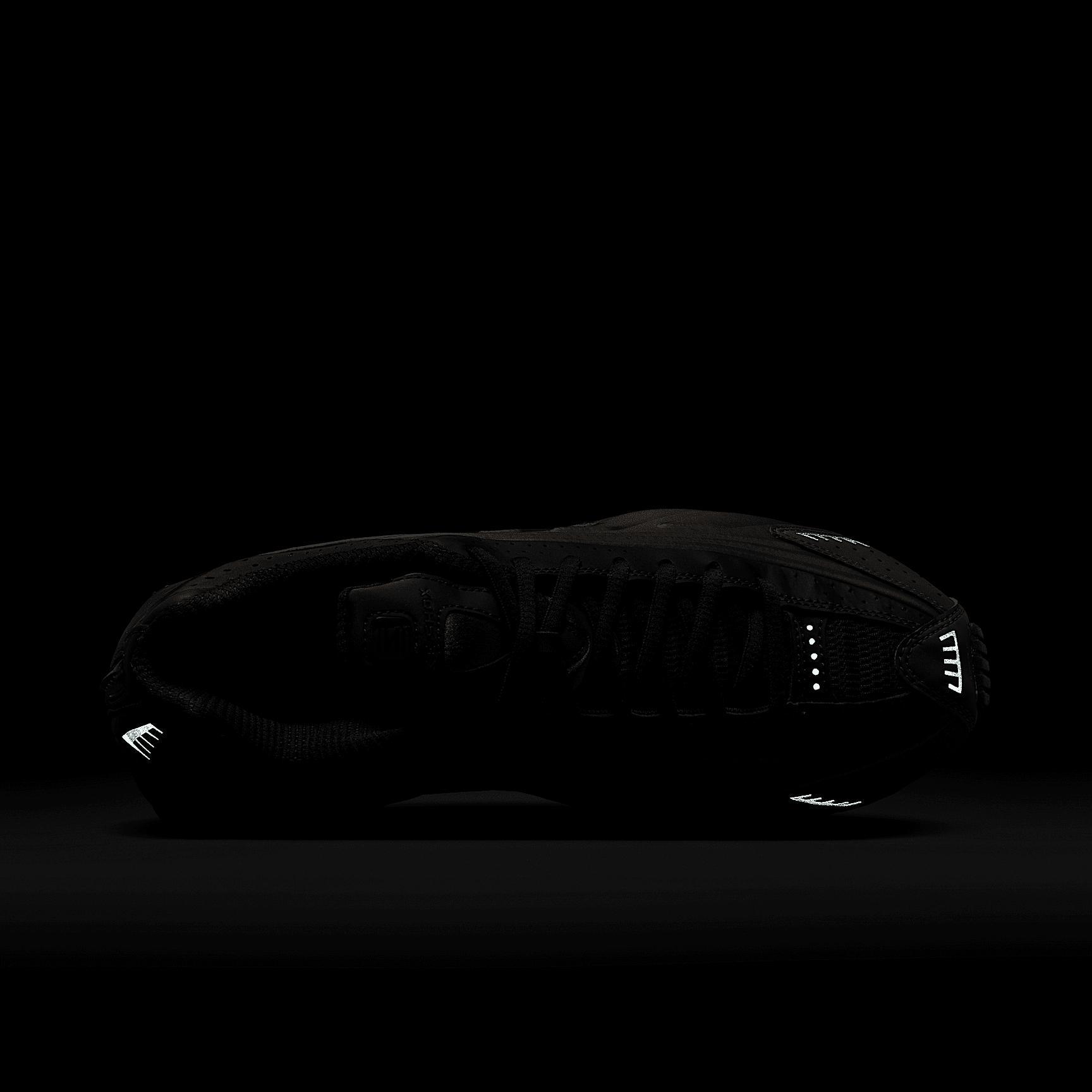 Nike Women's Shox R4 Shoes Product Image