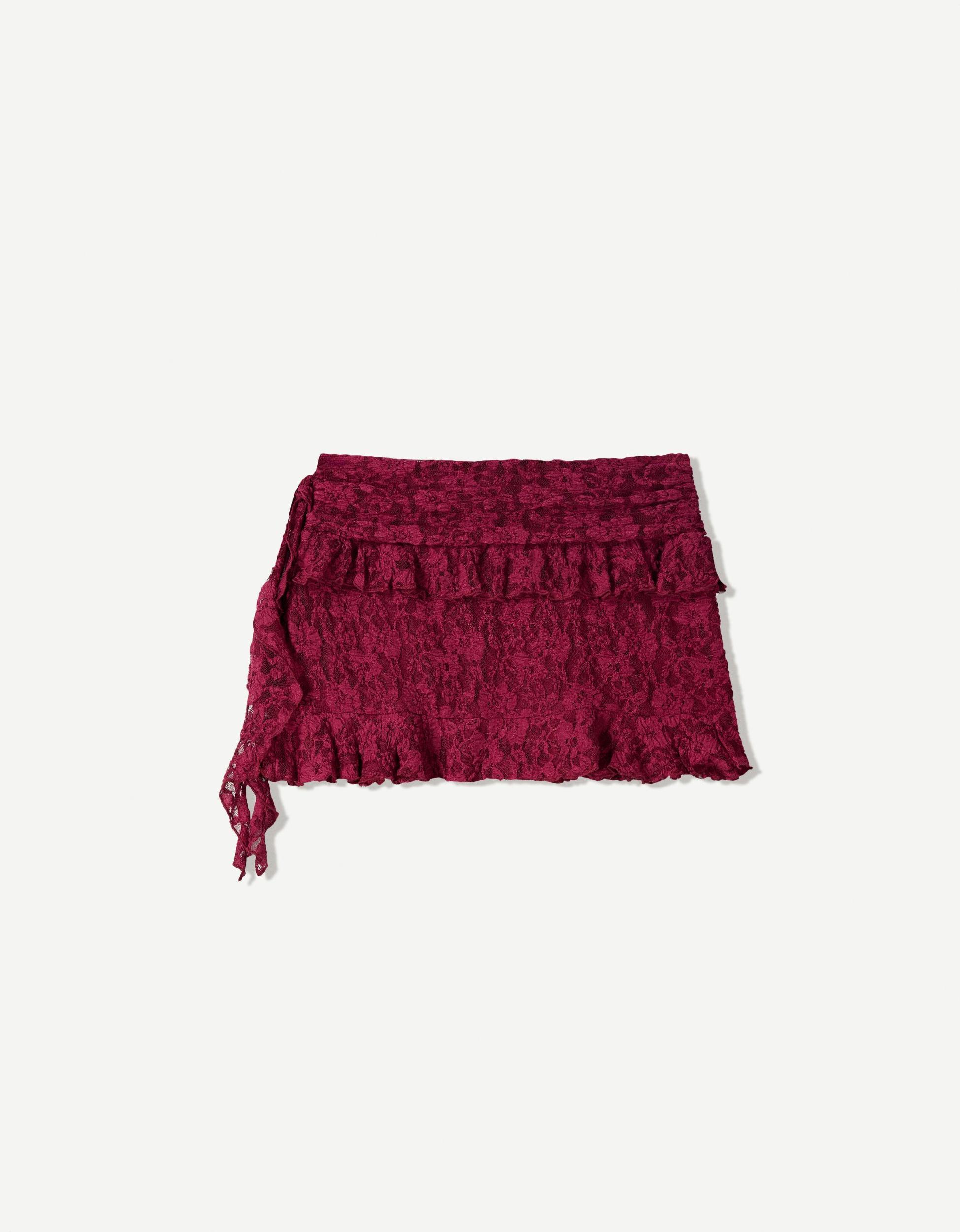 Blonde lace top with ruffles Product Image