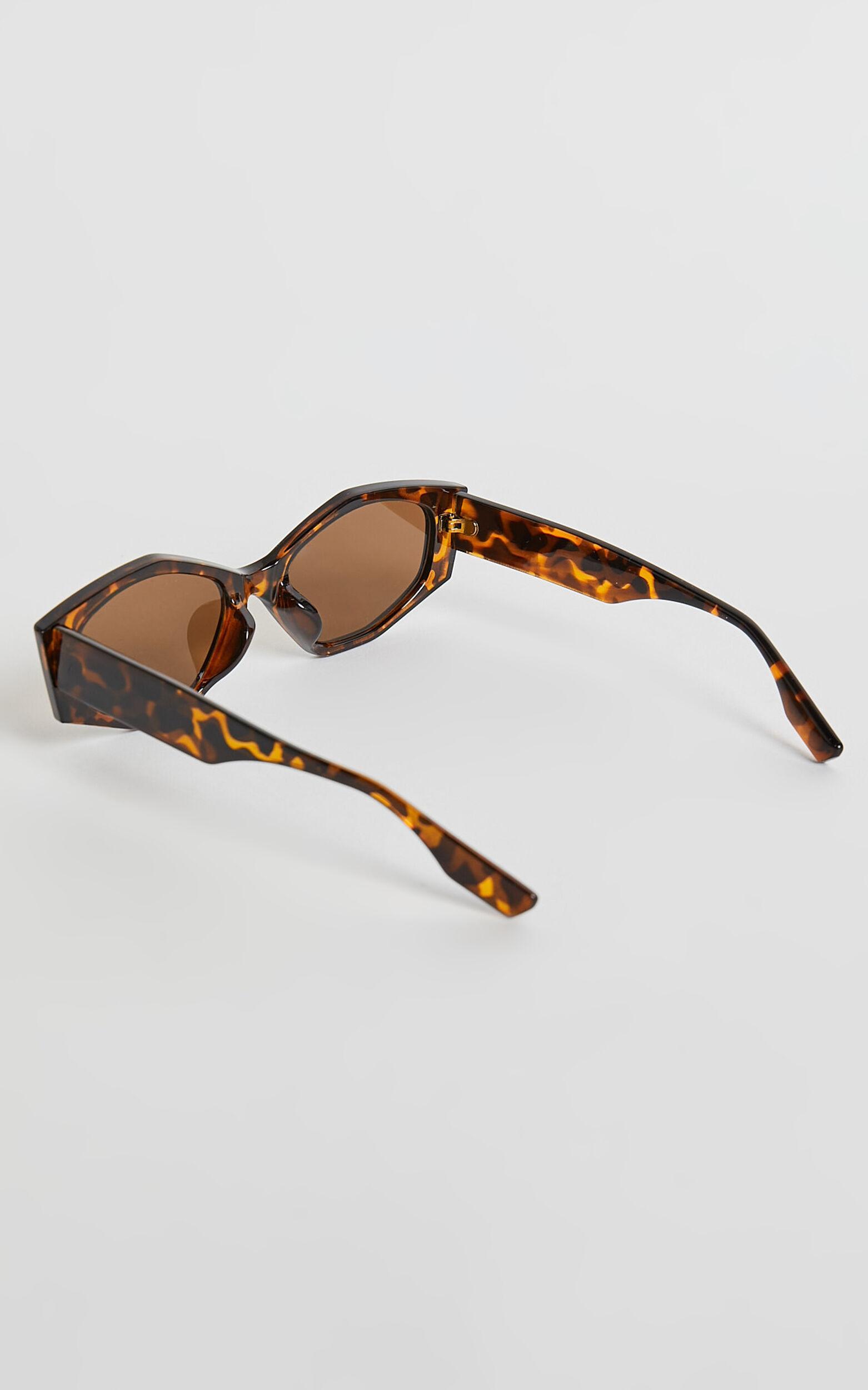 Keisha Sunglasses - Wide Rim Sunglasses in Tort Product Image
