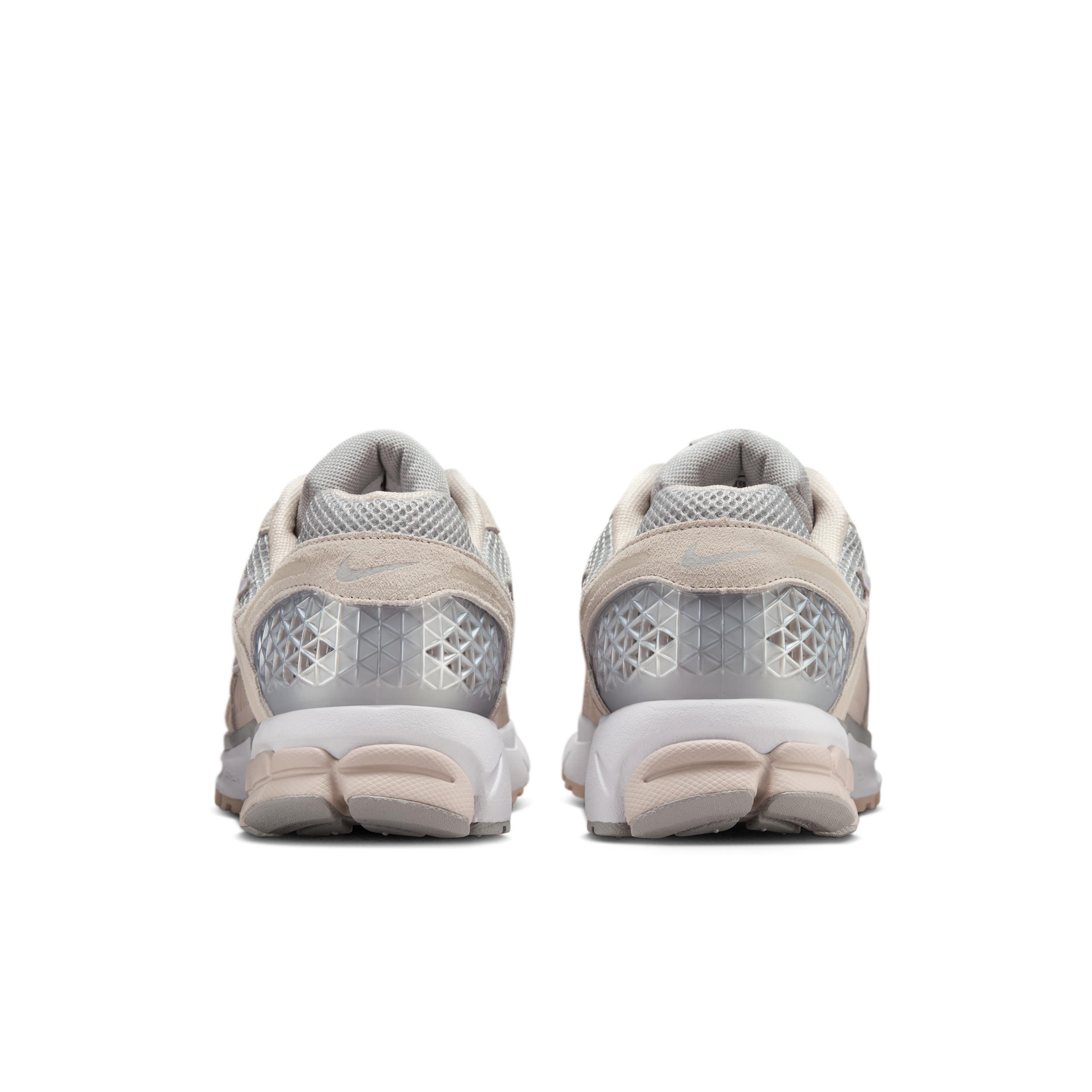 Nike Men's Zoom Vomero 5 Shoes Product Image