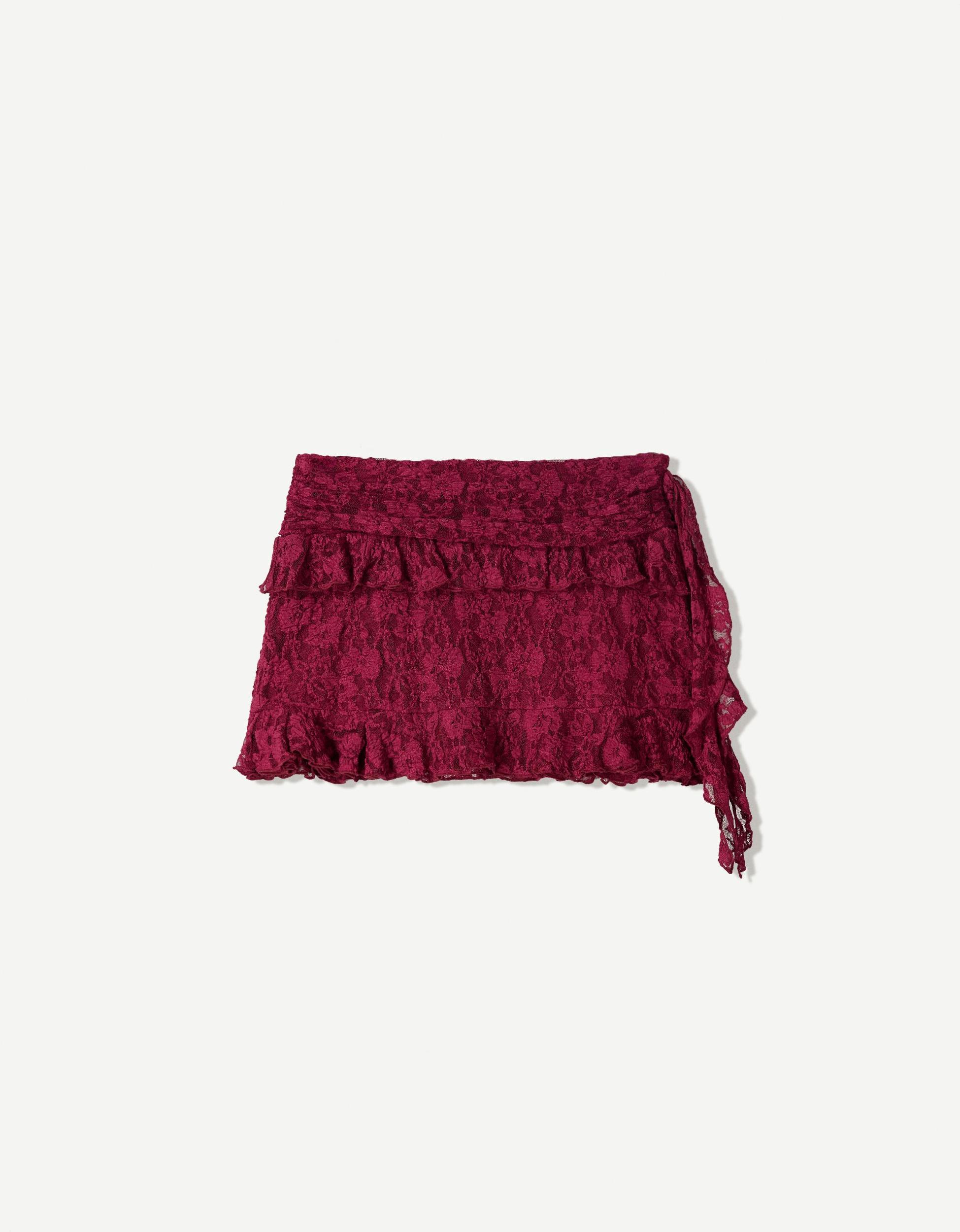 Blonde lace top with ruffles Product Image