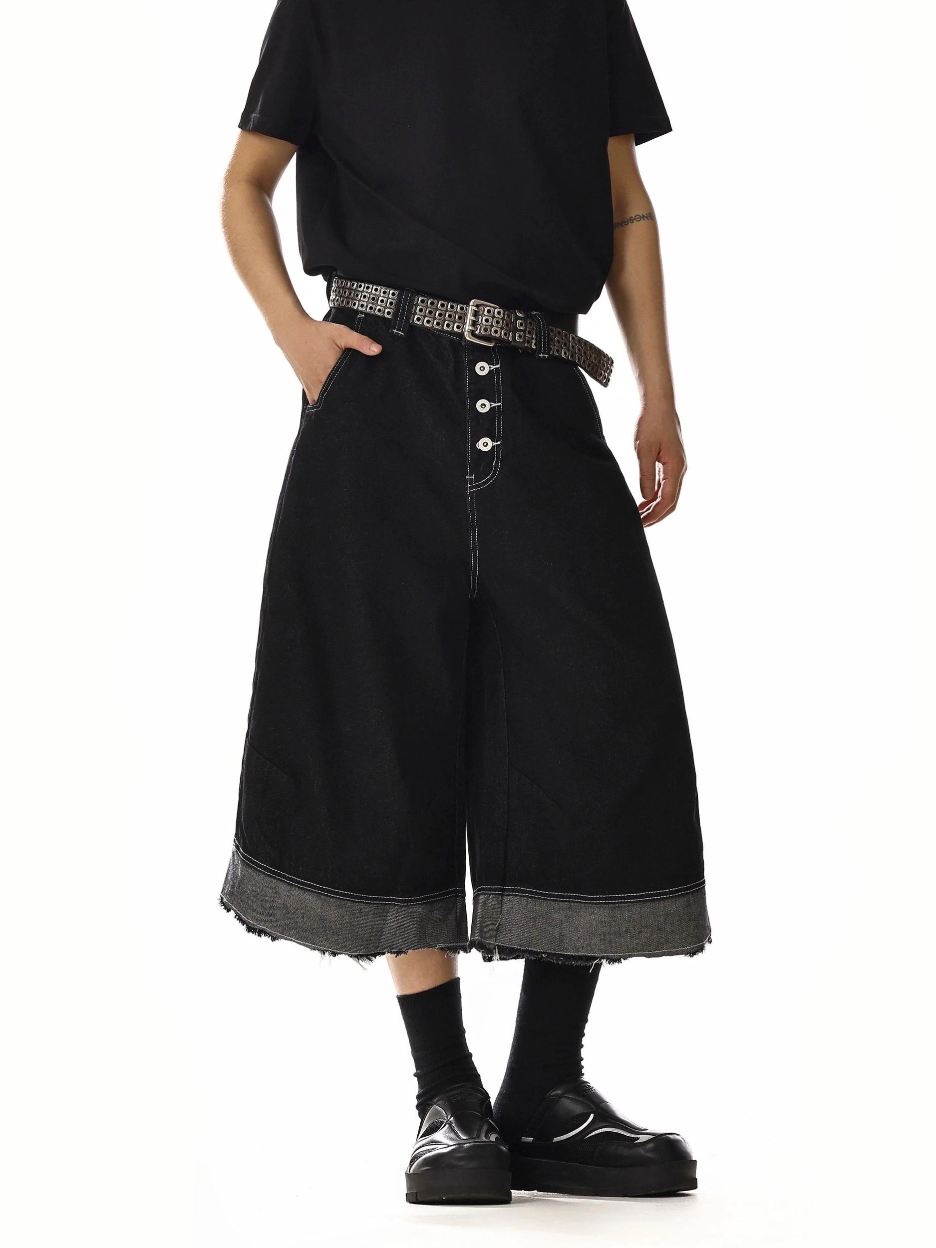 RT No. 18210 BLACK WIDE SHORTS Product Image