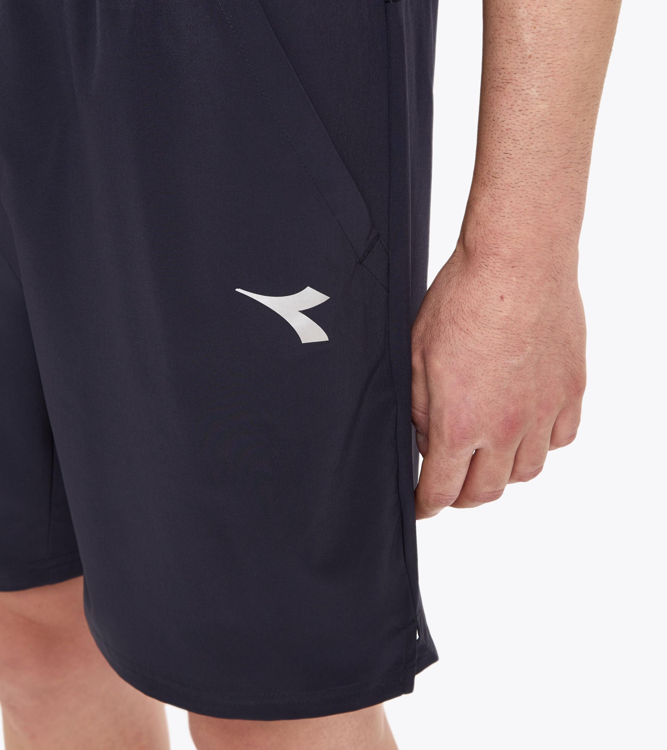 SHORT COURT Product Image