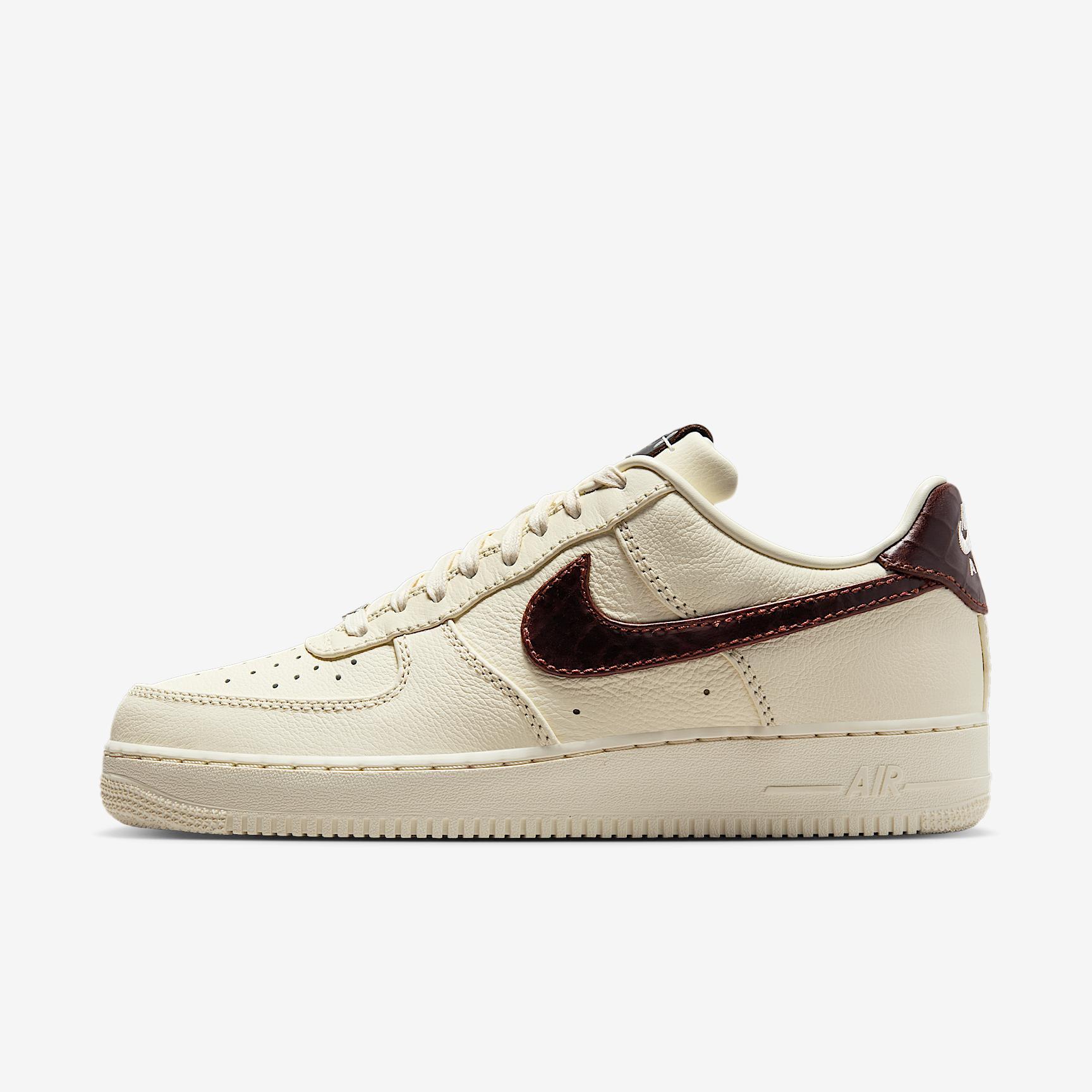 Nike Men's Air Force 1 '07 Shoes Product Image