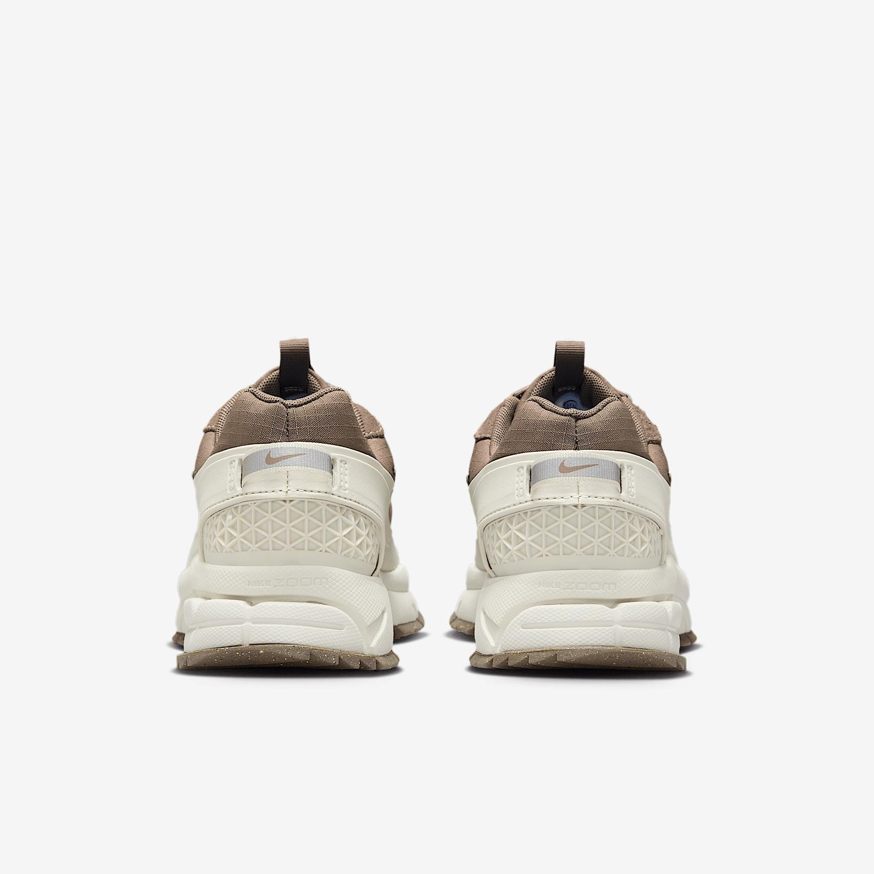 Nike Women's Zoom Vomero Roam Winterized Shoes Product Image